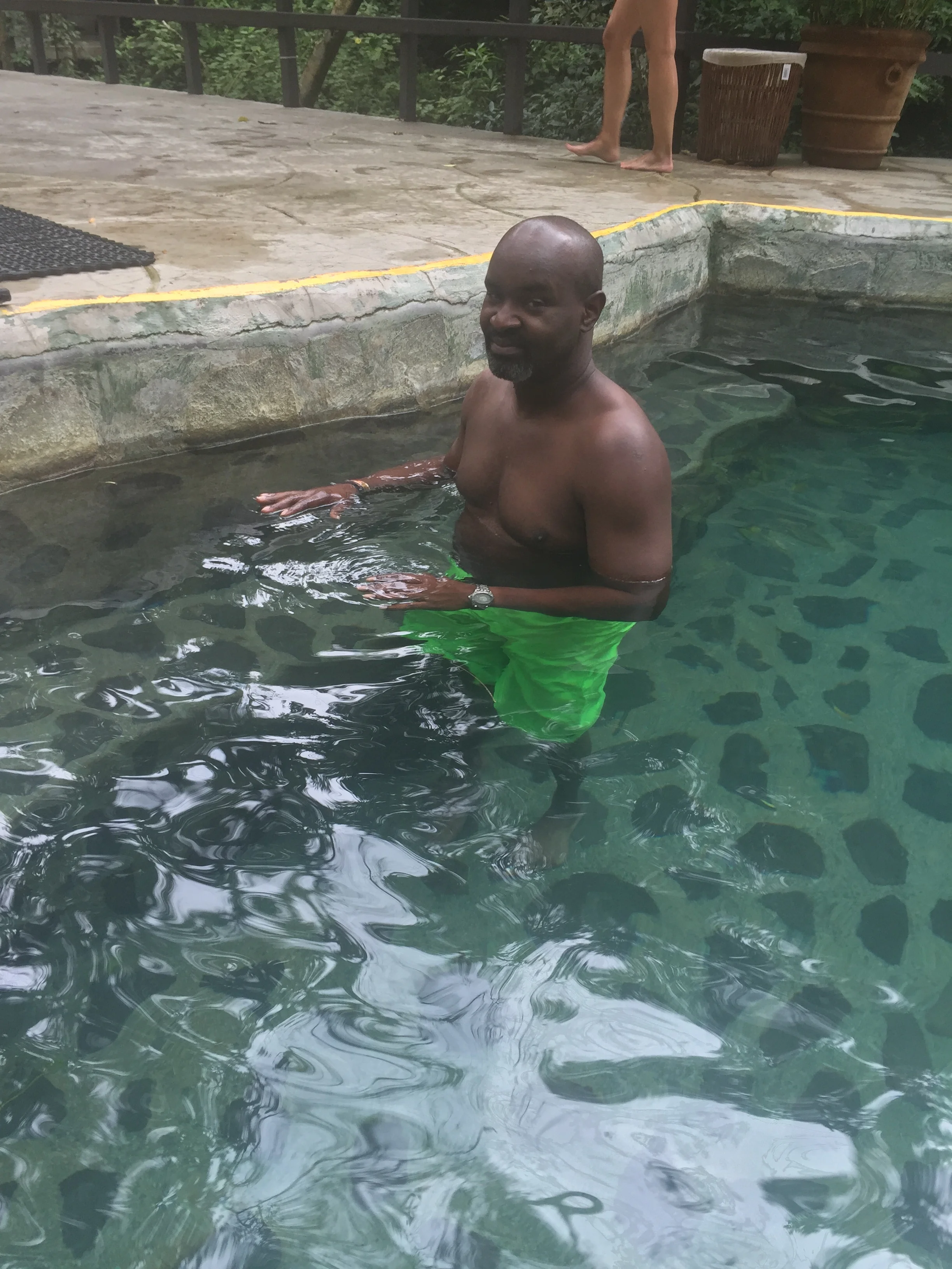 This was the hot spring that was just right! In the video right below, Hubs joke how my phone case is waterproof but wouldn't take any pictures under water as it claimed to perform, smh!