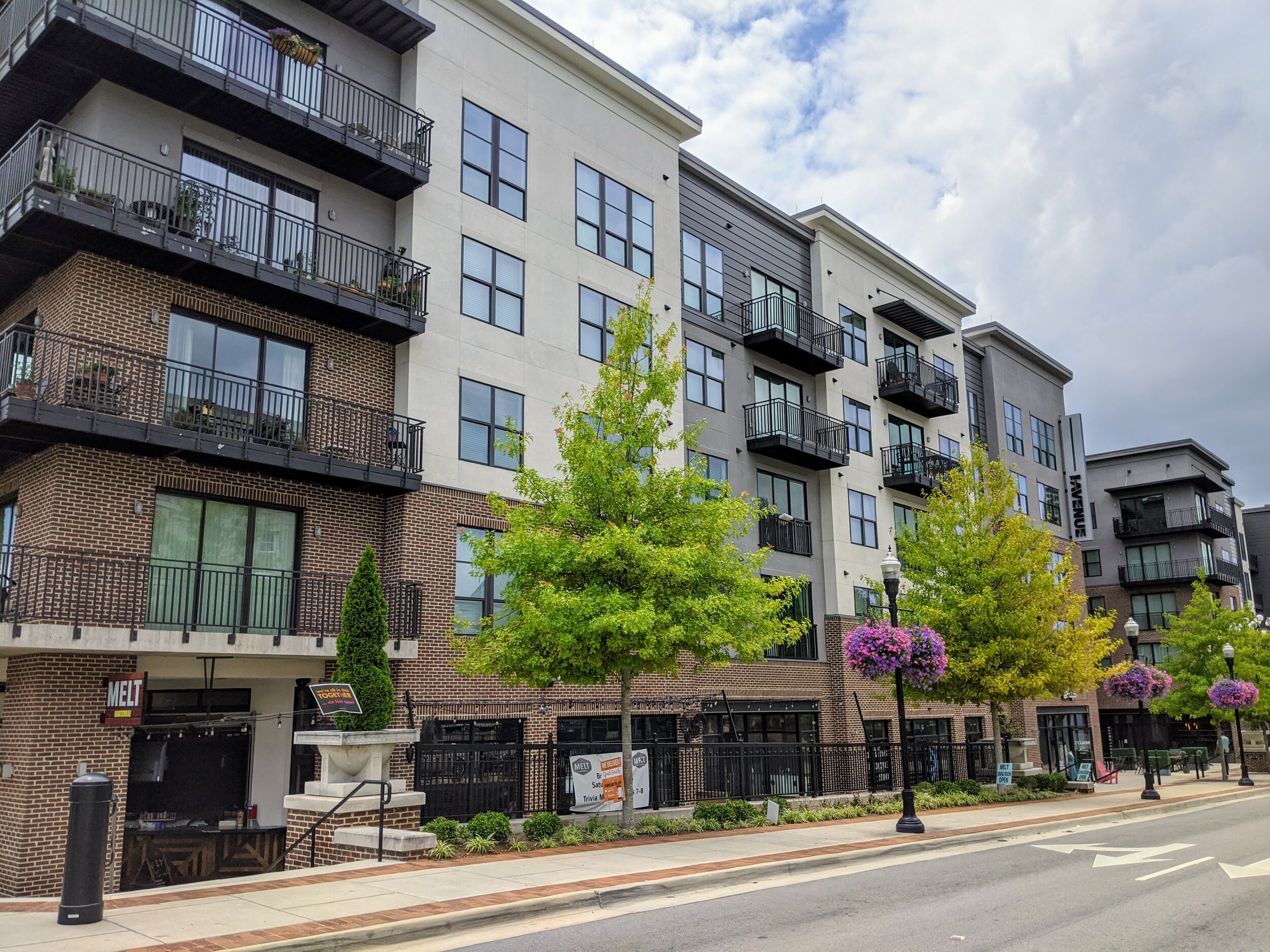 Apartments Near Miracle Mile