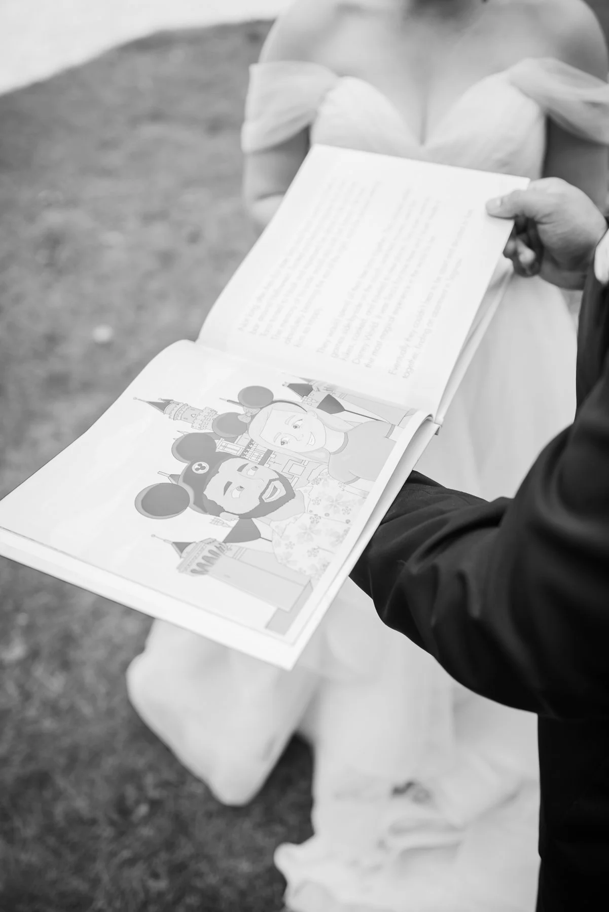211111_tibbitts_tara_noah_wedding_photos_black_and_white_for_web_053.jpg
