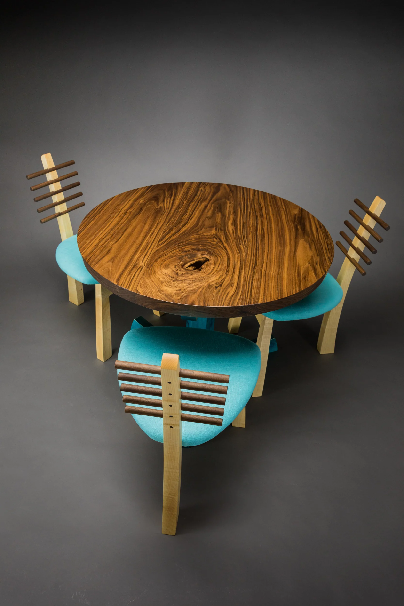 Pedestal table