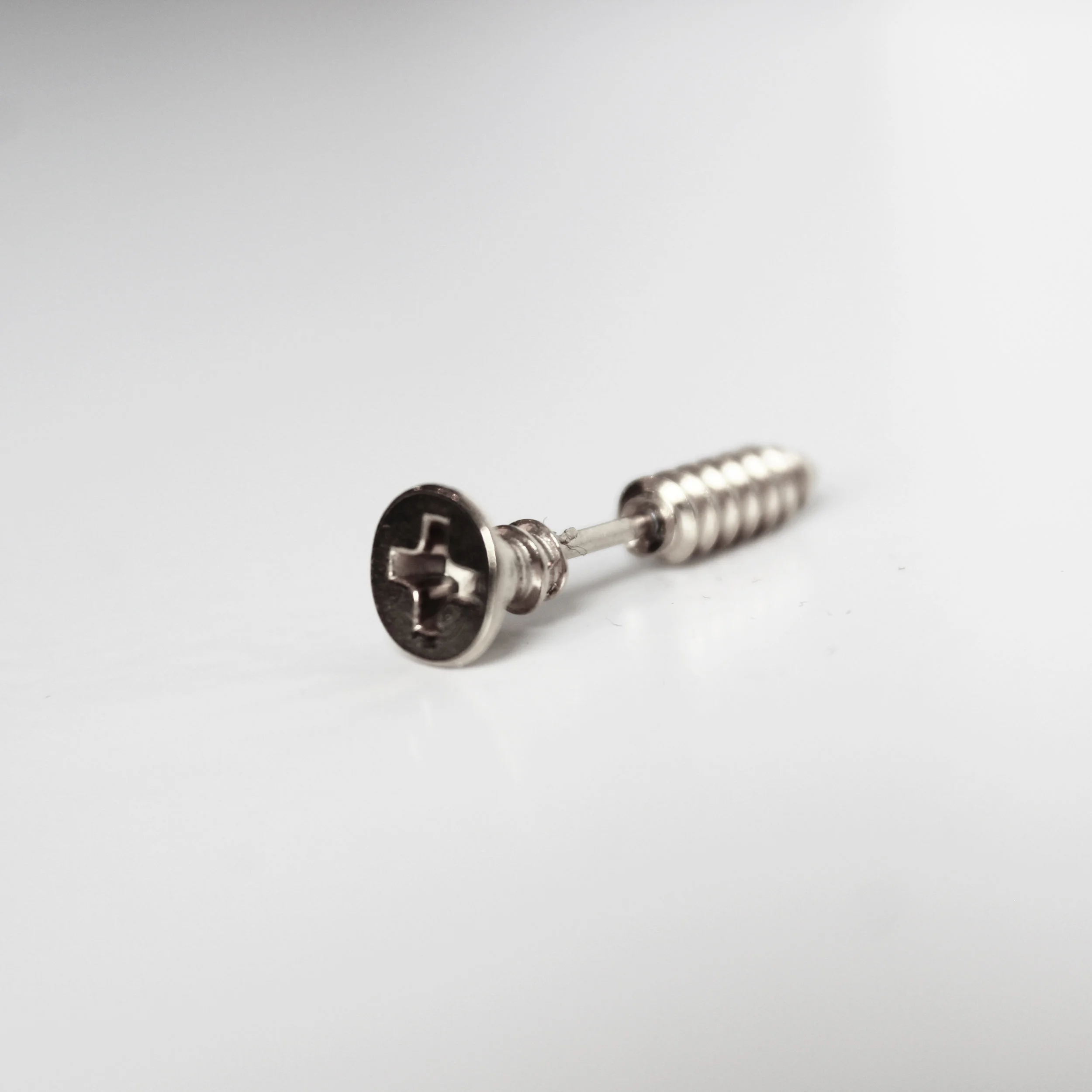 Skruv stud örhänge silver statement smycken online