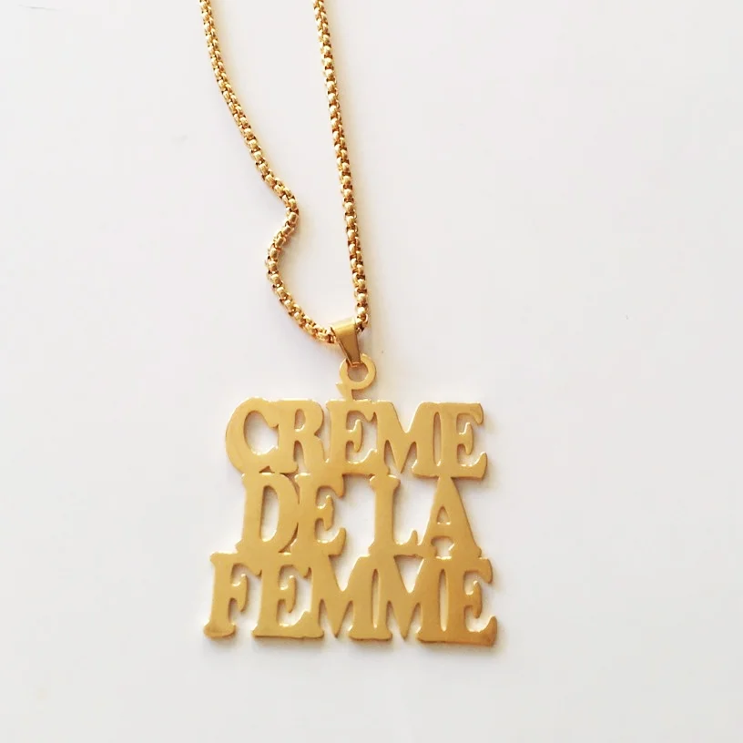 Crème de la femme text halsband guld statement smycken online statement smycken online