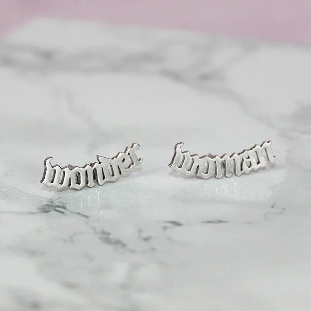 Wonder woman studs text örhängen silver statement smycken online