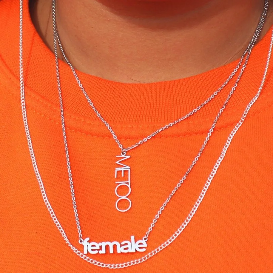 fe:male logo text halsband silver statement smycken online