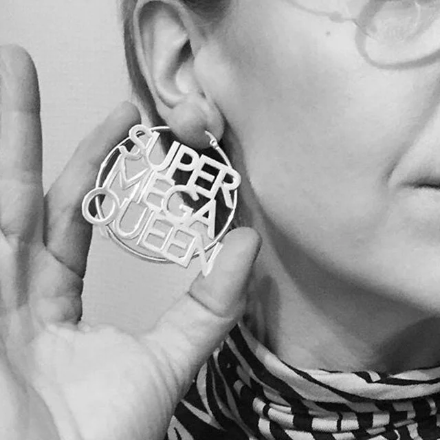 super-mega-queen-hoops-orhangen-silver-guld-smycken.jpg