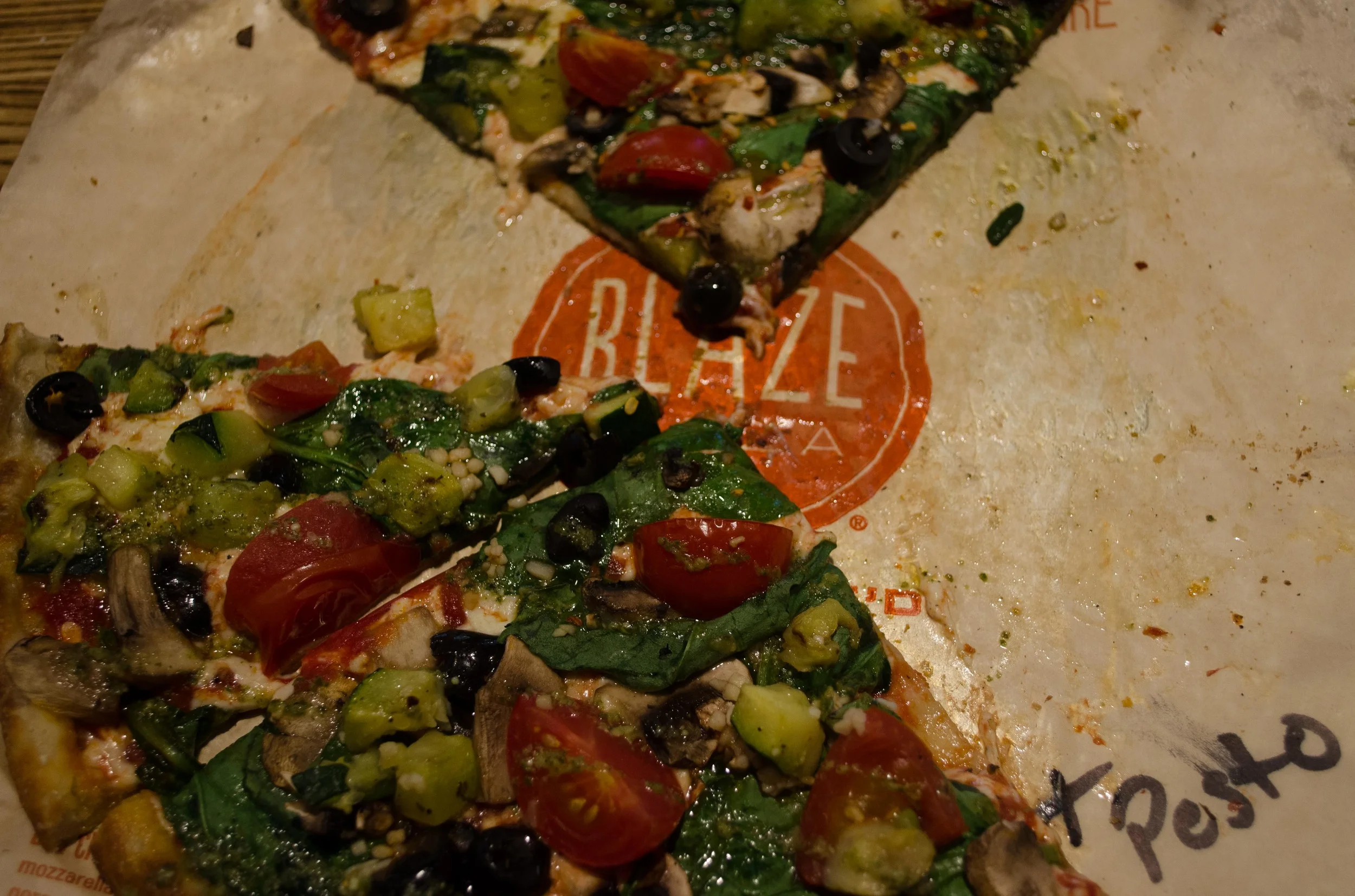 We stopped in Chicago to switch trains, and had time to eat pizza (vegan) at the Blaze. Om nom nom pesto.