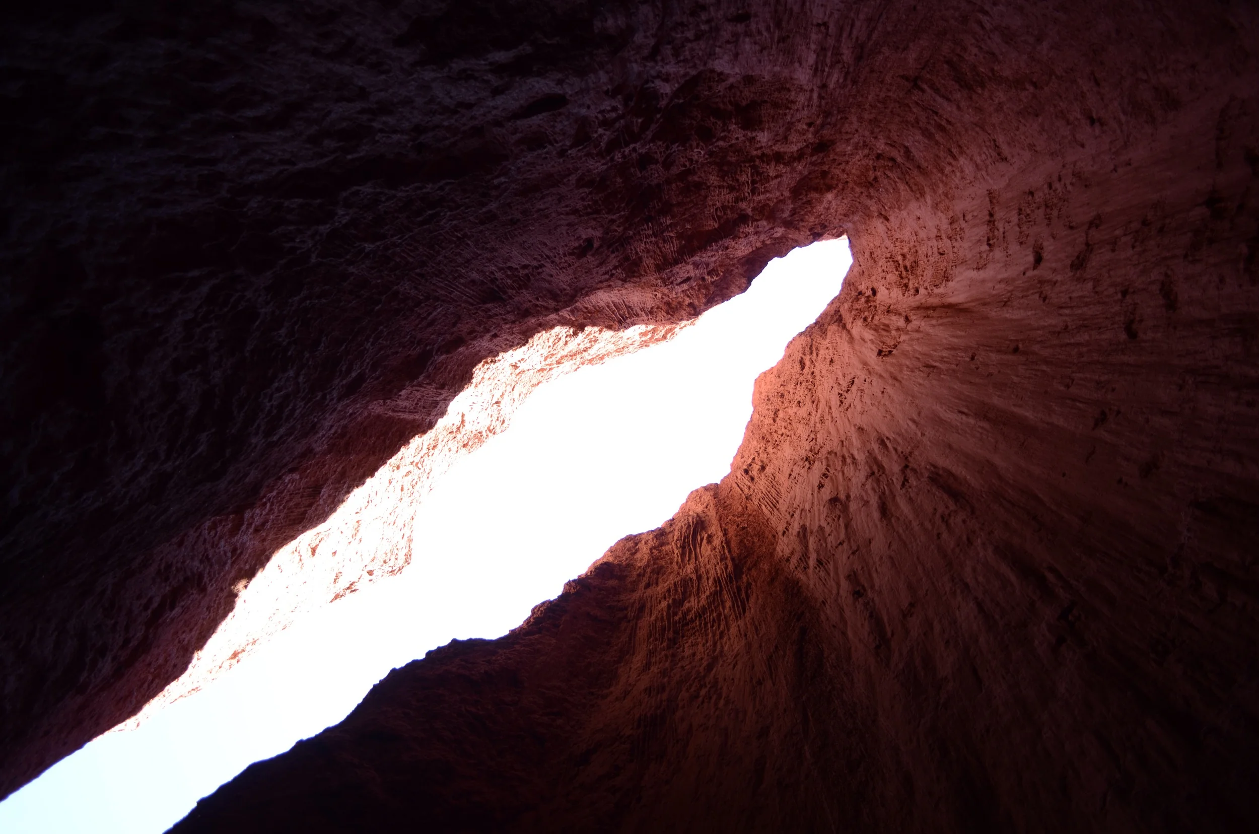 Enclosed deep cave, previous site of a waterfall, Rainbow Valley // 16 april 2015