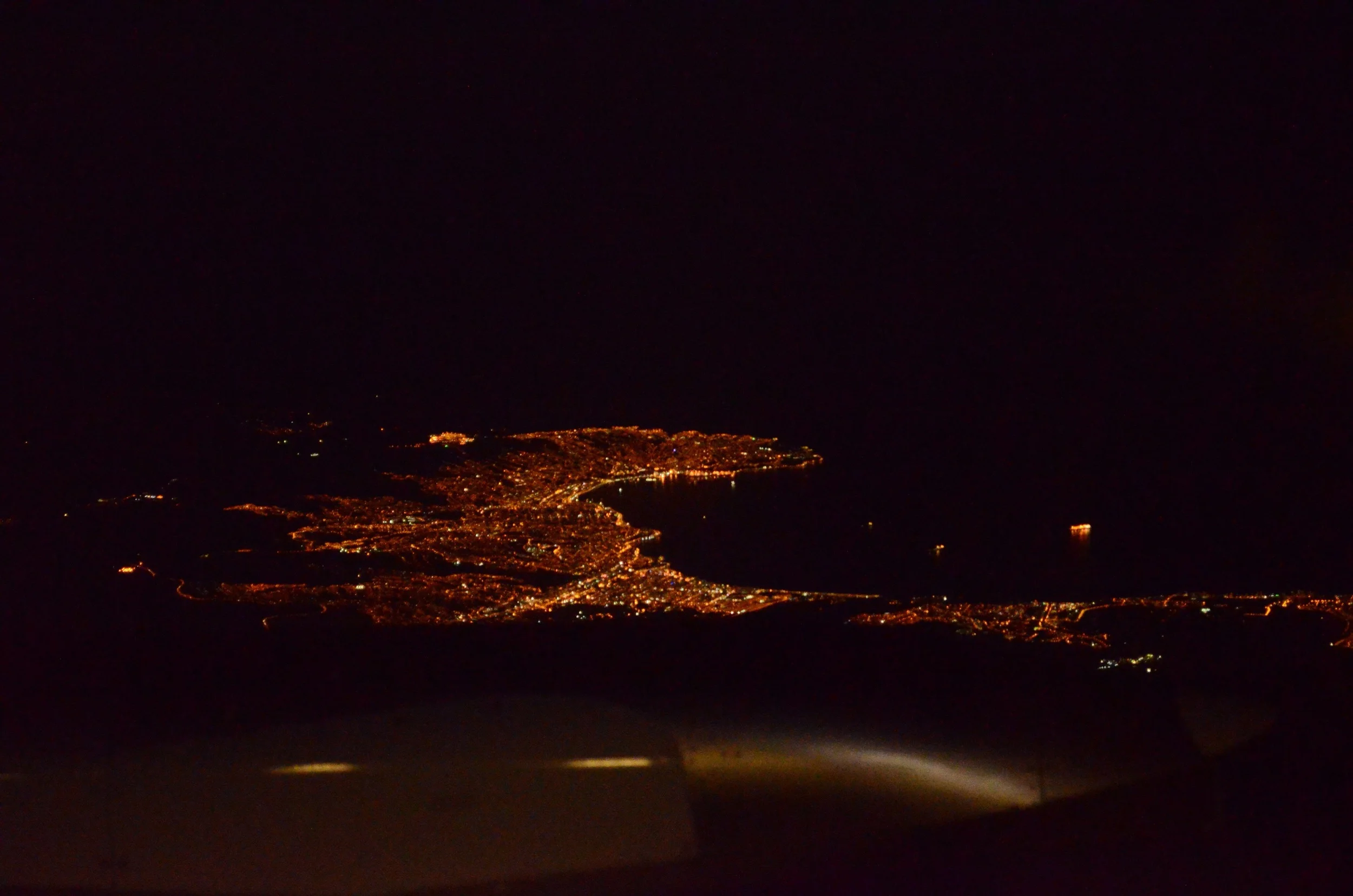 Coast town lights at night from the plane (I'm guessing they're Valparaiso and Viña del Mar) // 3 april 2015