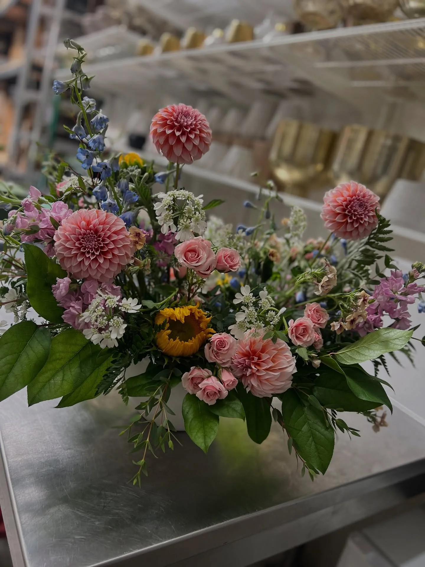 Proof that color doesn&rsquo;t have to shout to be heard &mdash; it can dance together, harmonizing in every petal. available for gatherings, weddings, or simply to bring a little beauty home.
.
.
.
#seasonalflowers #dahlias #slowflowers #gardenstyle