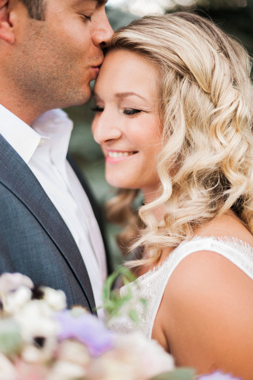 www.thestyledsoiree.com | Photo: Sara Lynn | Rocky mountain engagement session inspiration