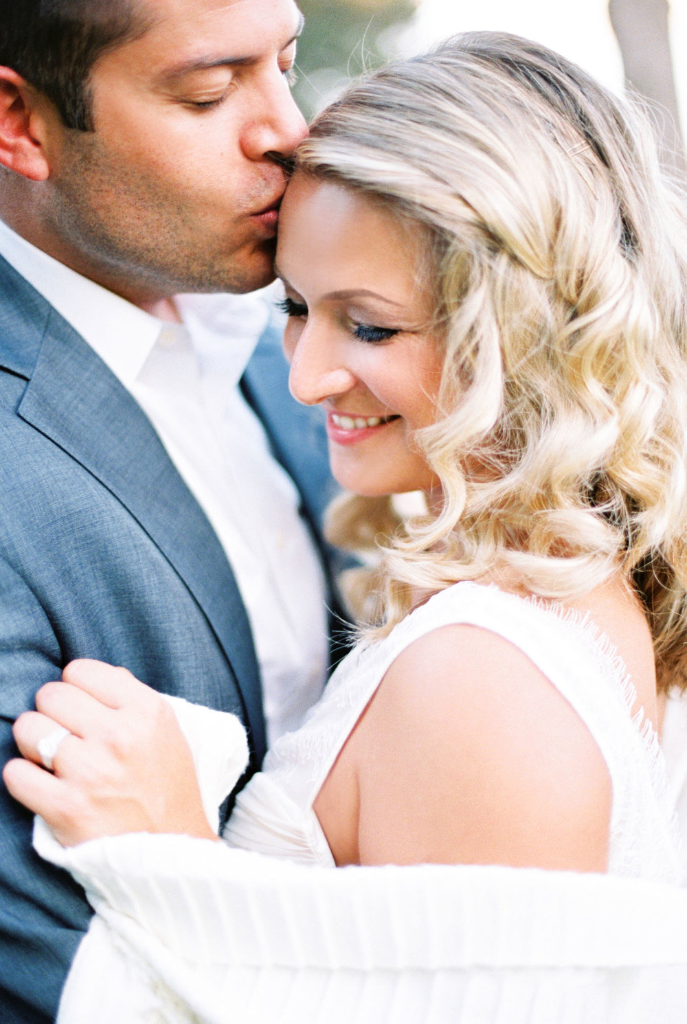 www.thestyledsoiree.com | Photo: Sara Lynn | Rocky mountain engagement session inspiration