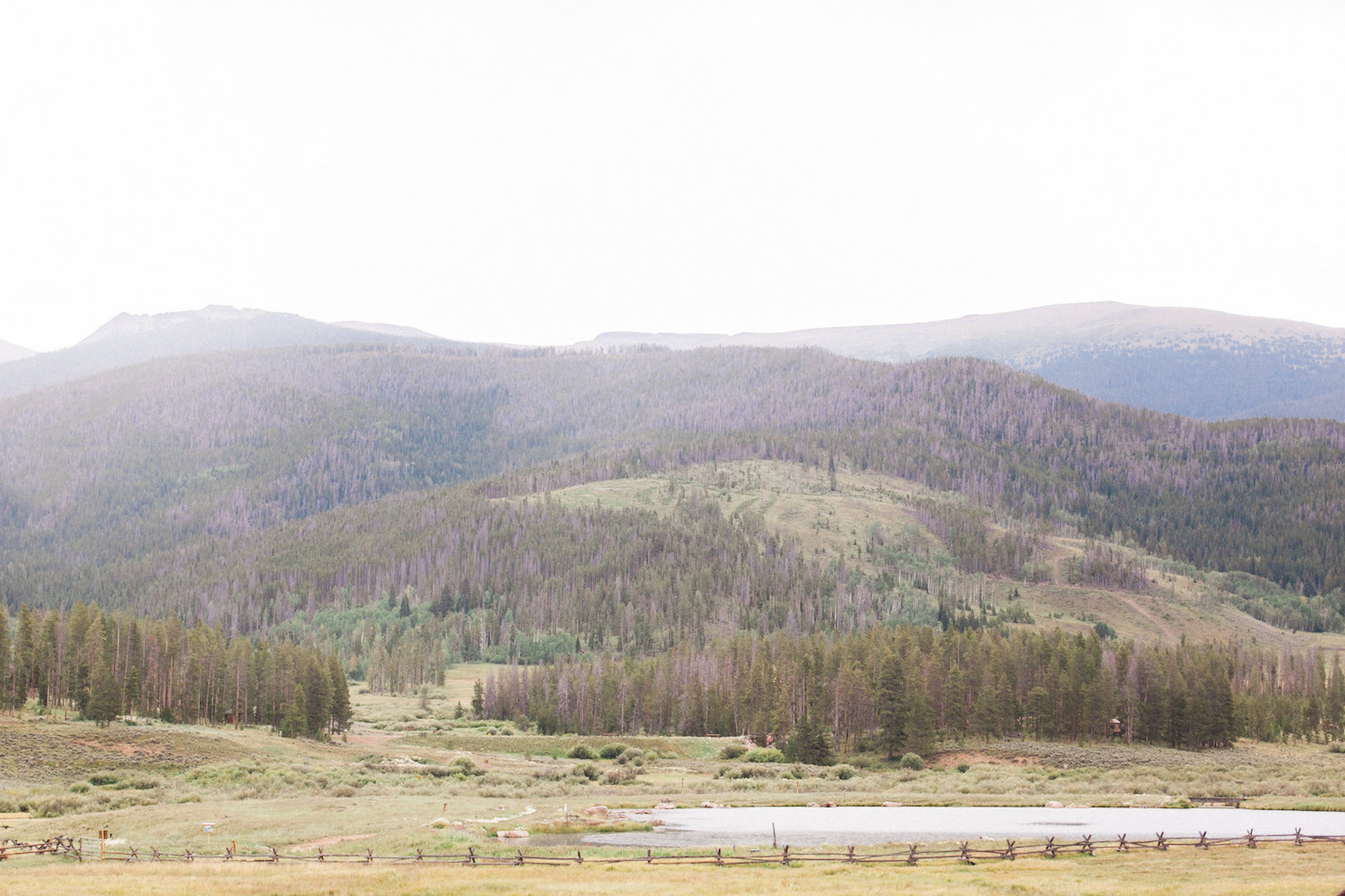 Sophisticated-Devils-Thumb-Ranch-Wedding-Colorado-8.jpg