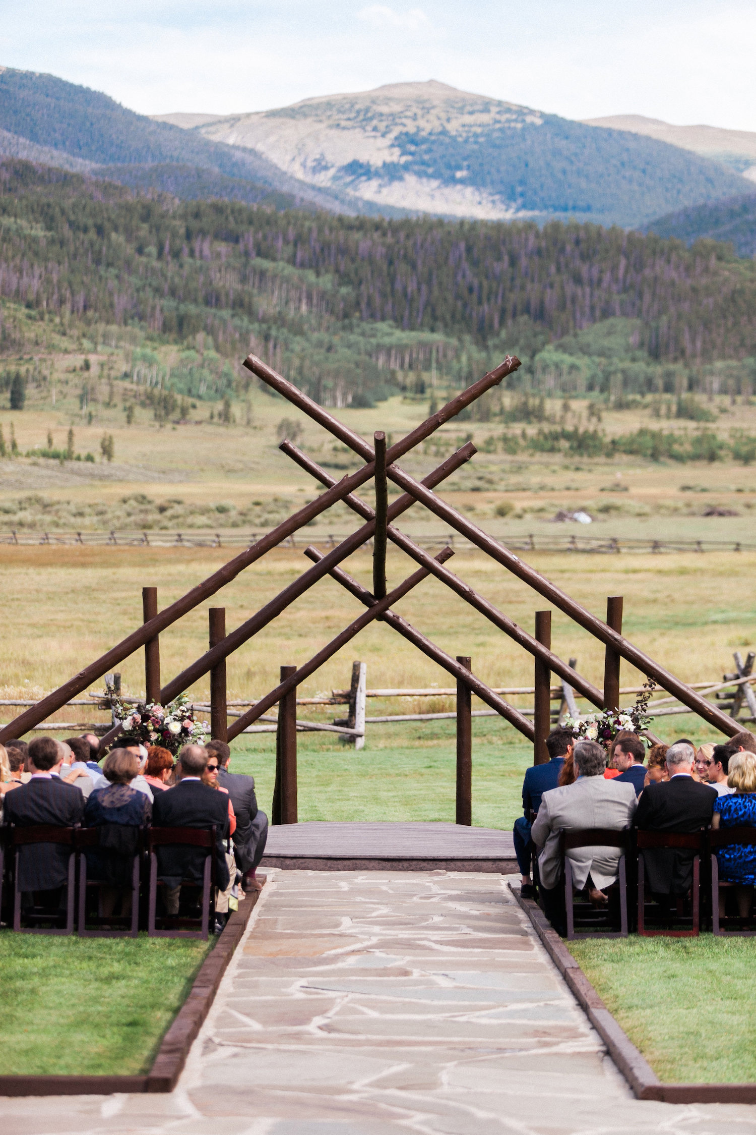 Sophisticated-Devils-Thumb-Ranch-Wedding-Colorado-10.jpg