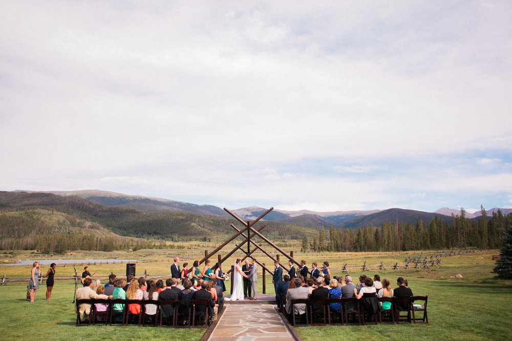 Sophisticated-Devils-Thumb-Ranch-Wedding-Colorado-11.jpg