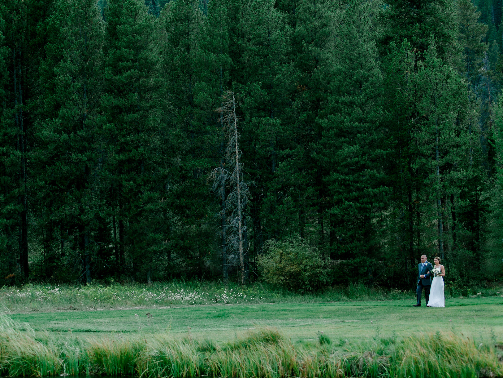A Romantic Summer wedding at Camp Hale in Colorado with Southwestern touches by The Styled Soiree and Sara Lynn Photographic
