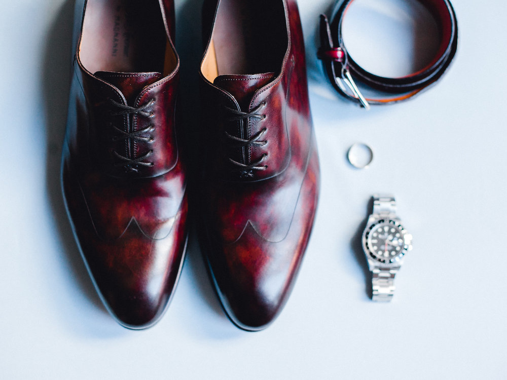 Groom's shoes and accessories for his wedding day