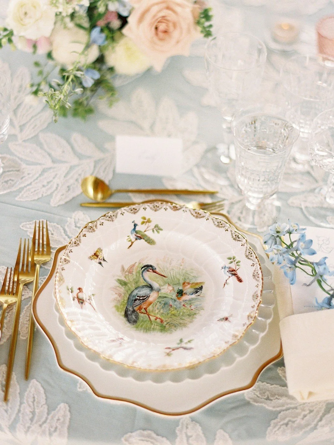Nothing shows attention to detail at a wedding quite like antique dinnerware.

Sourcing curated tableware rentals transforms your reception into an unforgettable experience. Each plate, glass, and piece of flatware sets the tone for the evening: inte