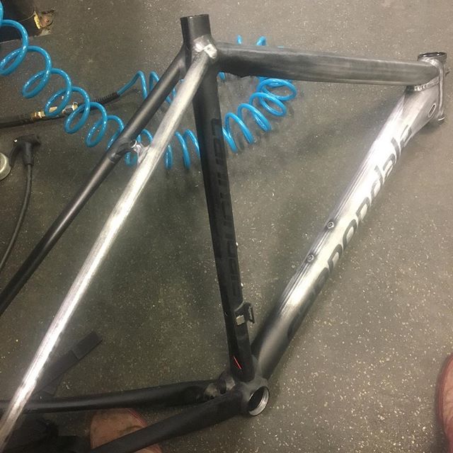 A little peak at the frame and the progress. I skipped arm day too many times. Sanding is legitimately making them sore. #abortedabortion #caad10 #raadcaad #caadillac #cannondale #everydayislegday #cycling #bikes