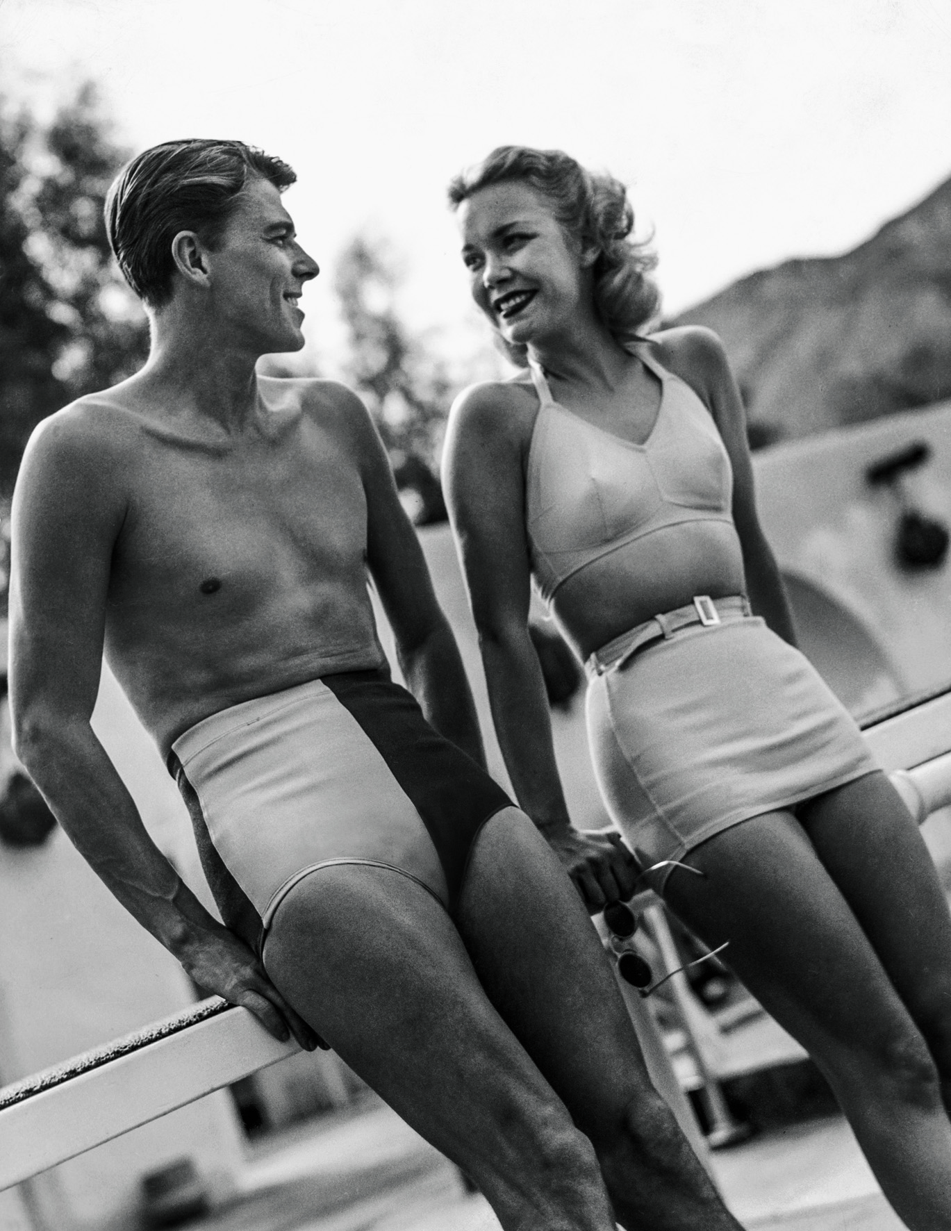   © The Stylish Life - Yachting, published by teNeues, www.teneues.com. Ronald Reagan and Wife Jane Wyman, Photo © Condé Nast Archive/Corbis.  