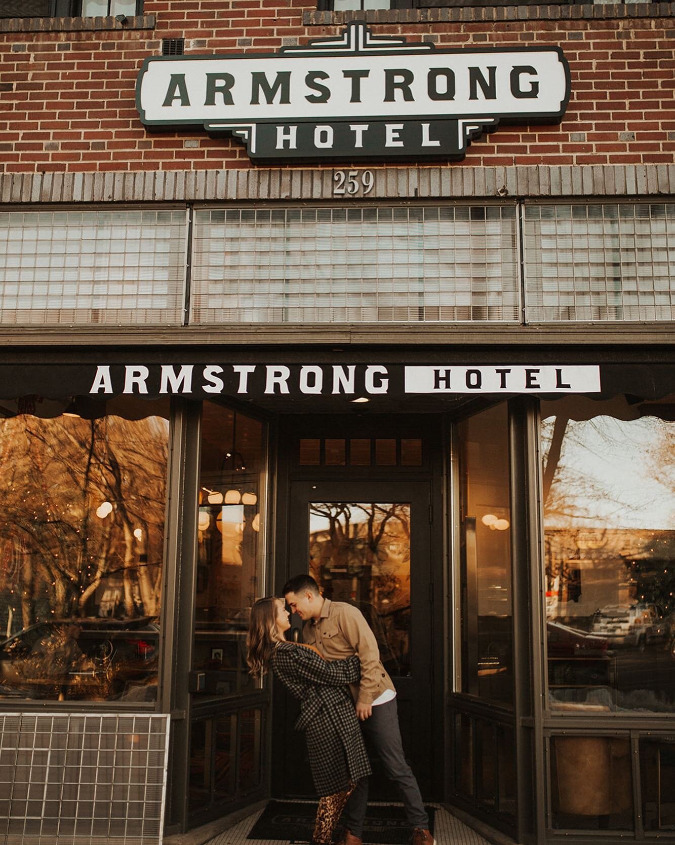 A room for two at @thearmstronghotel, please 💕 we are just swooning over these magical pictures from our last styled shoot! ✨
_______________________________________

Photography: @macyfrances 
Venue: @thearmstronghotel 
Stylist: @theheydaystore 
Ha