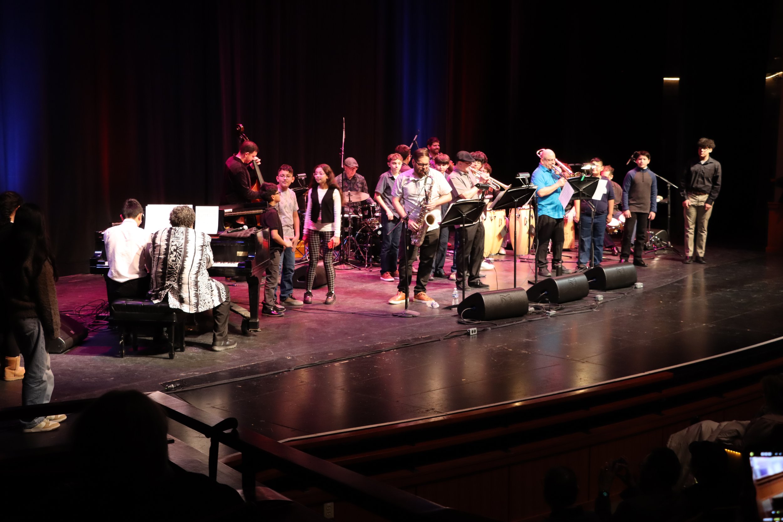Arturo-kids-onstage-1.JPG