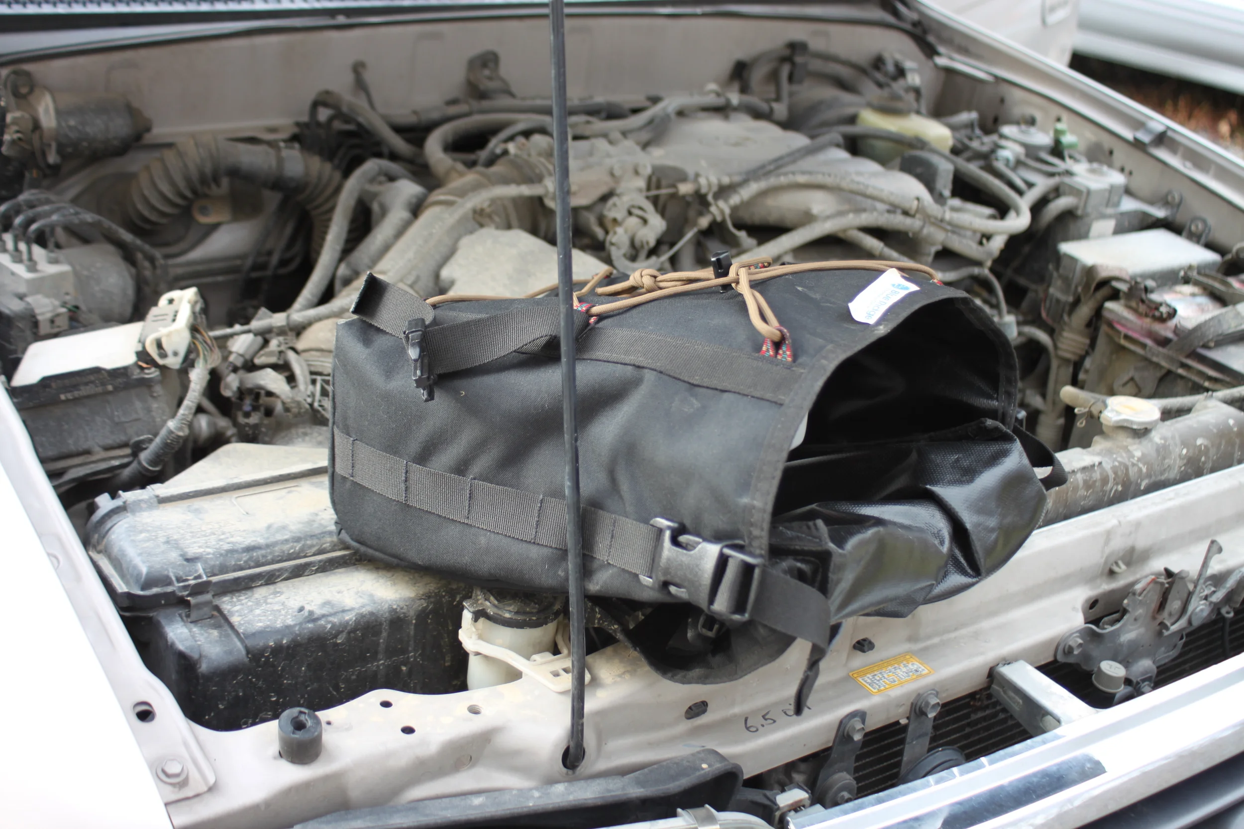 Lined with vinyl coated polyester, this bag is the perfect companion for dirty bottles, tools and clothes.