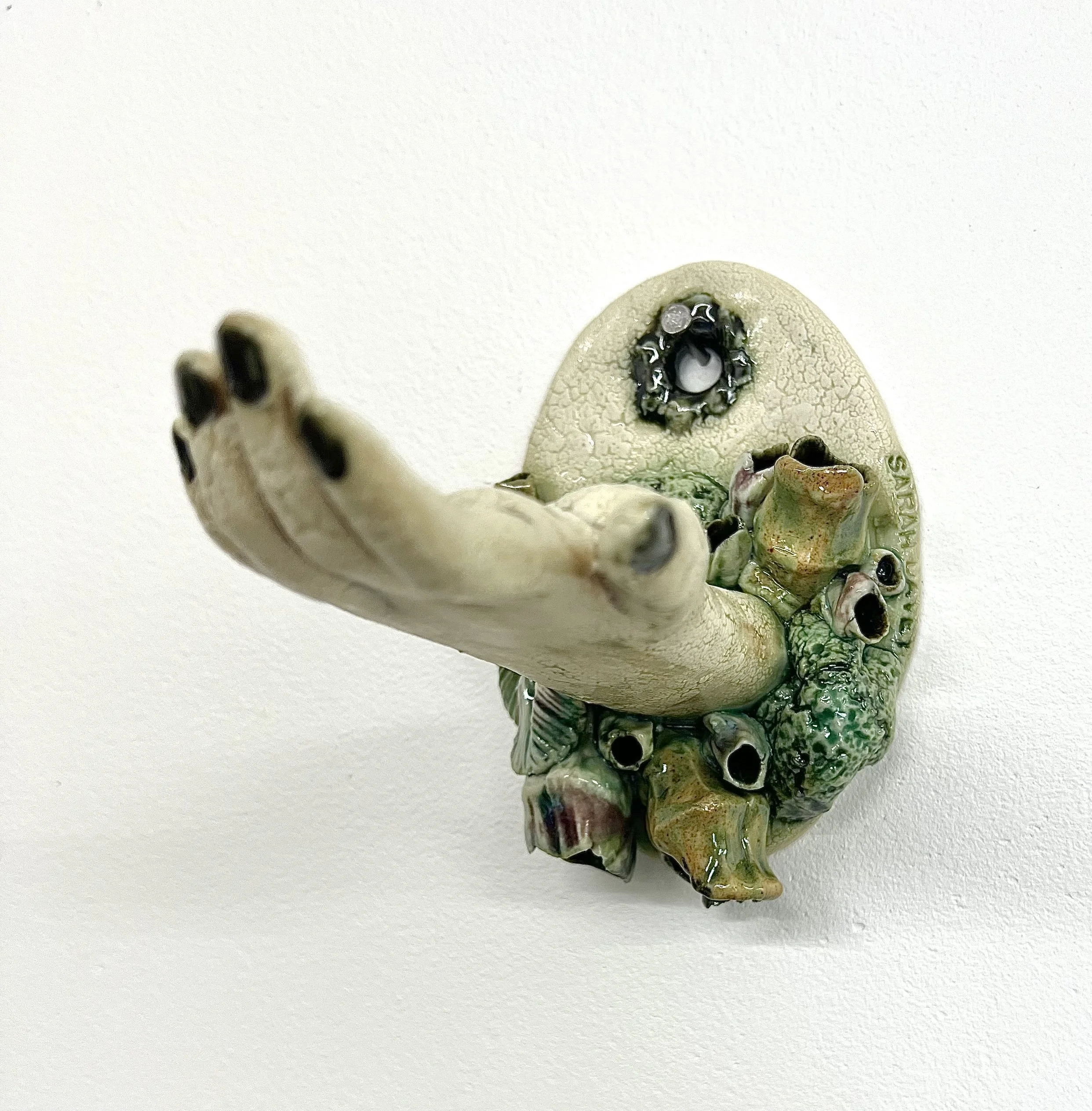 Handy Holder black nails 05.jpg