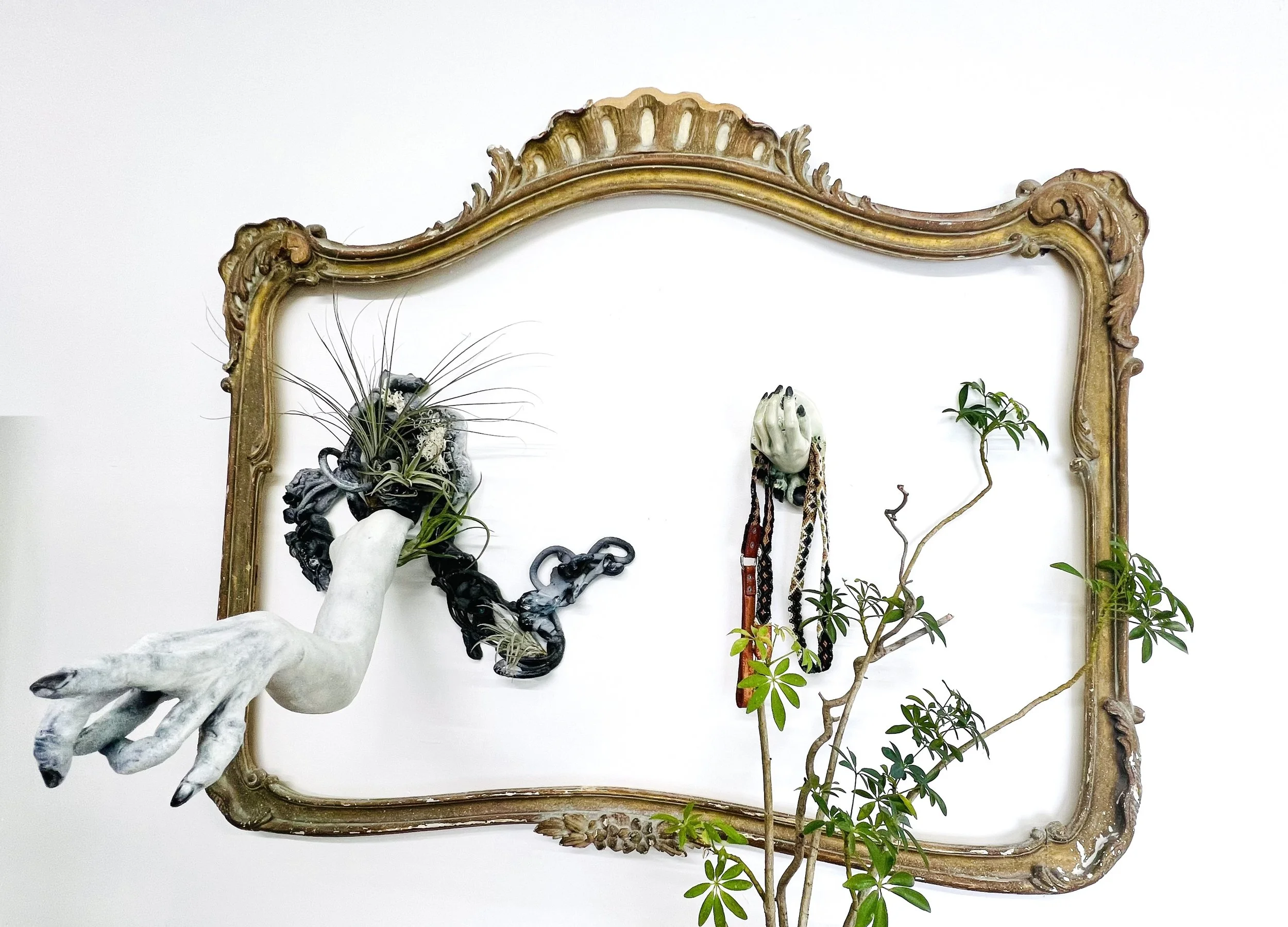 lichen handy holder  03.jpg