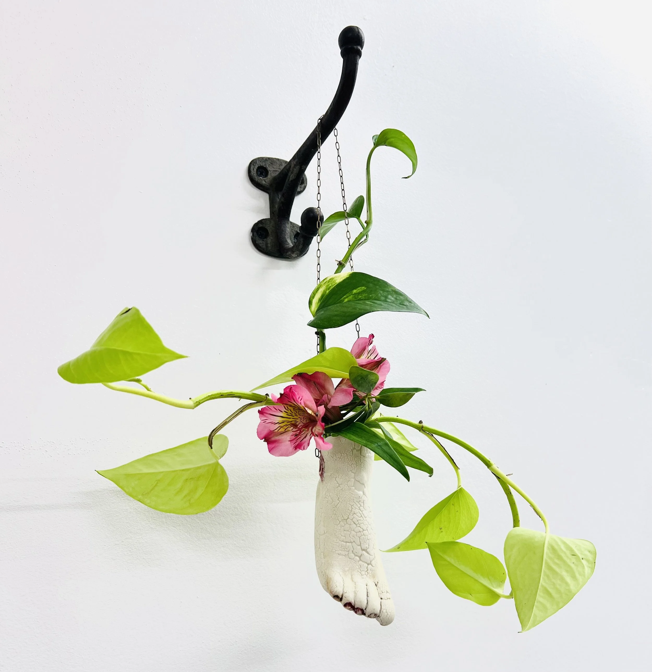 crackel small r foot 2.jpg