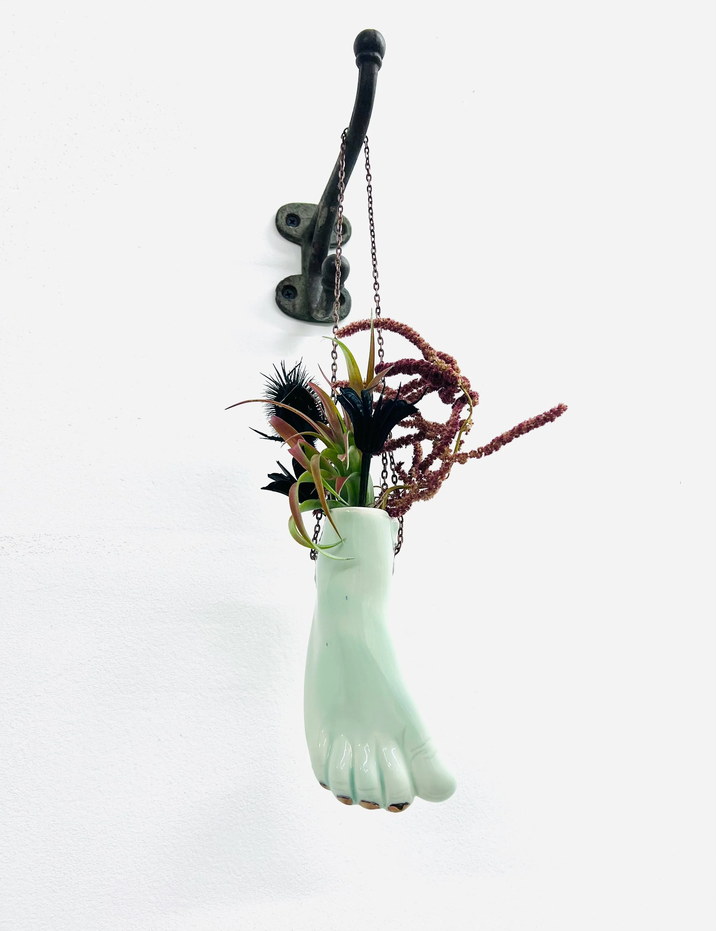 Lg R blue foot 3.jpg