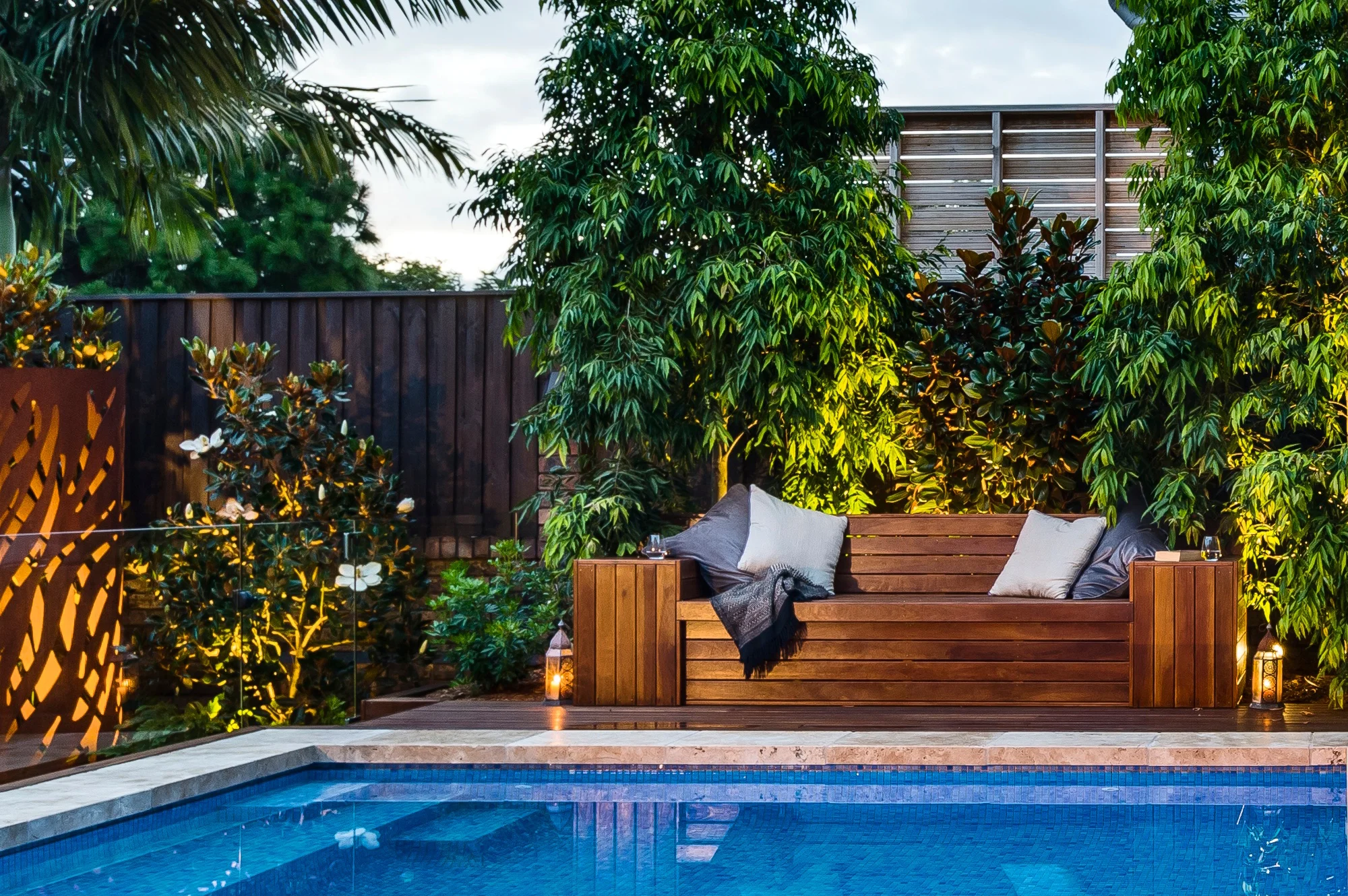 2000 1330 coogee sit.jpg