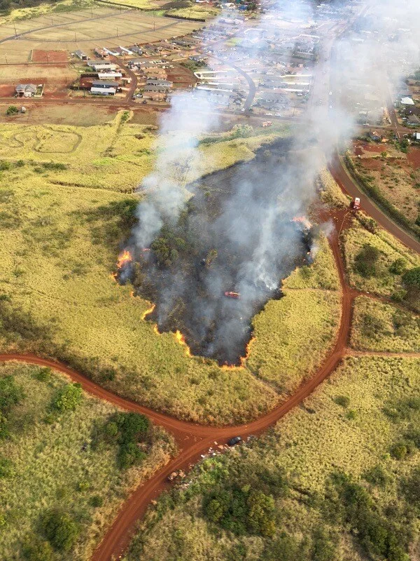 30-acre brushfire near homes in Anahola. Credit: Kauai Fire Department