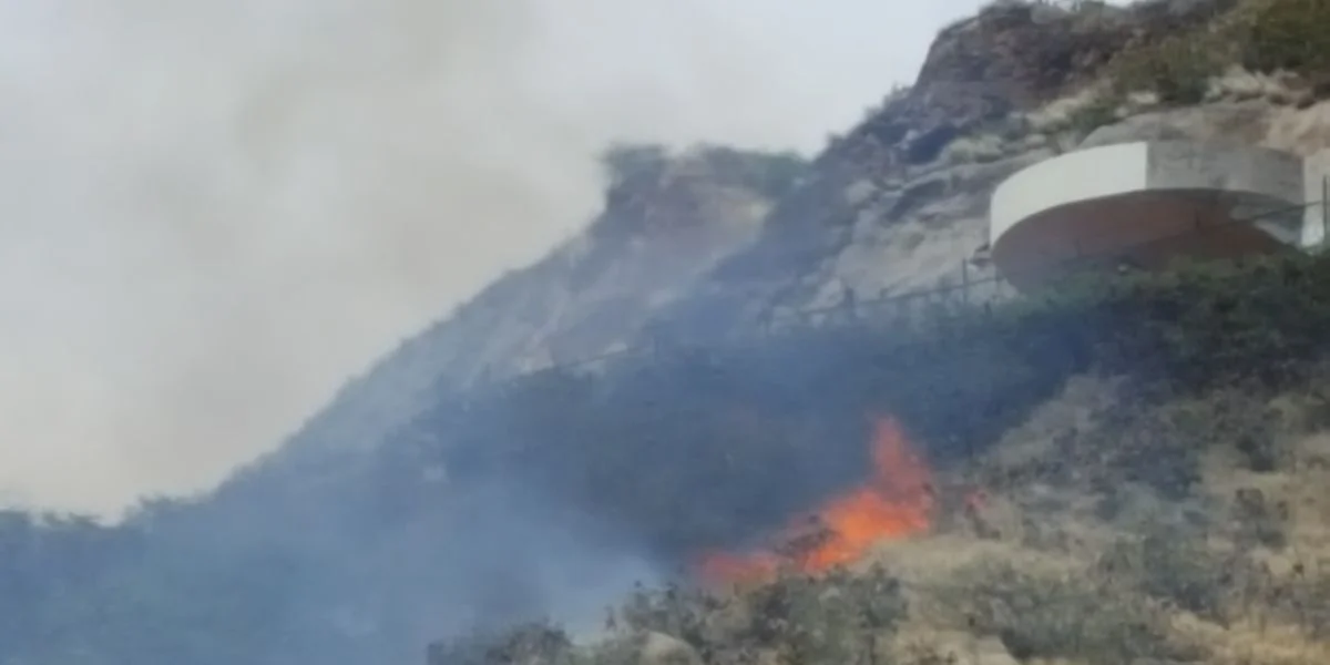 Firefighters doused a brush fire on Diamond Head. (Image: Hawaii News Now)