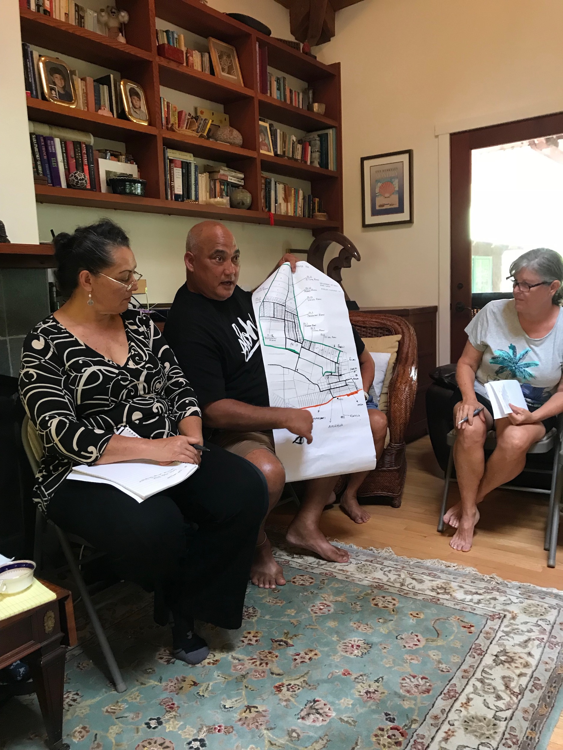 Puukapu Pastoral Firewise members share background on their community’s wildfire issues with the group.