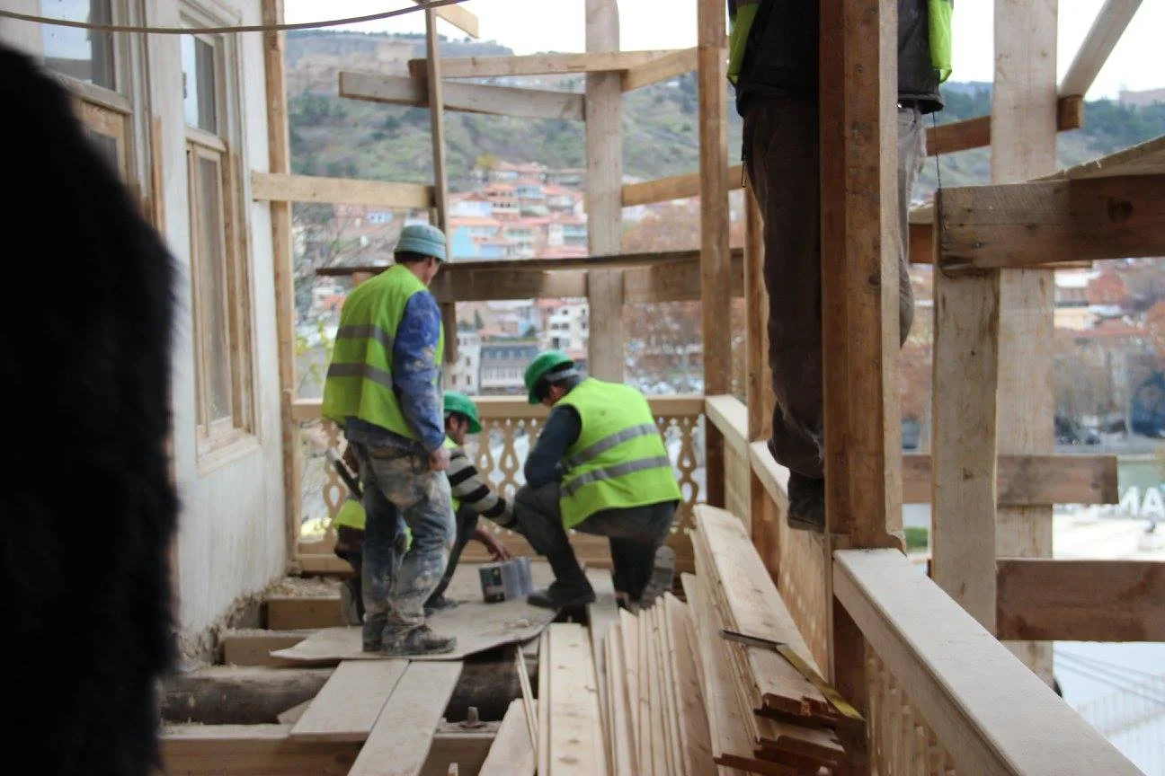 Началась реконструкция Винного подъема (фото)