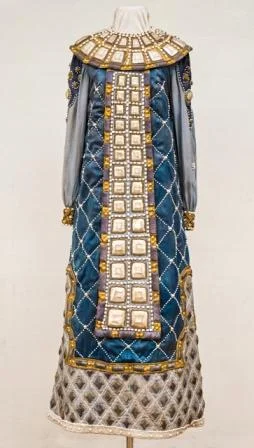 В Тбилиси восстановили платье царицы Тамары 