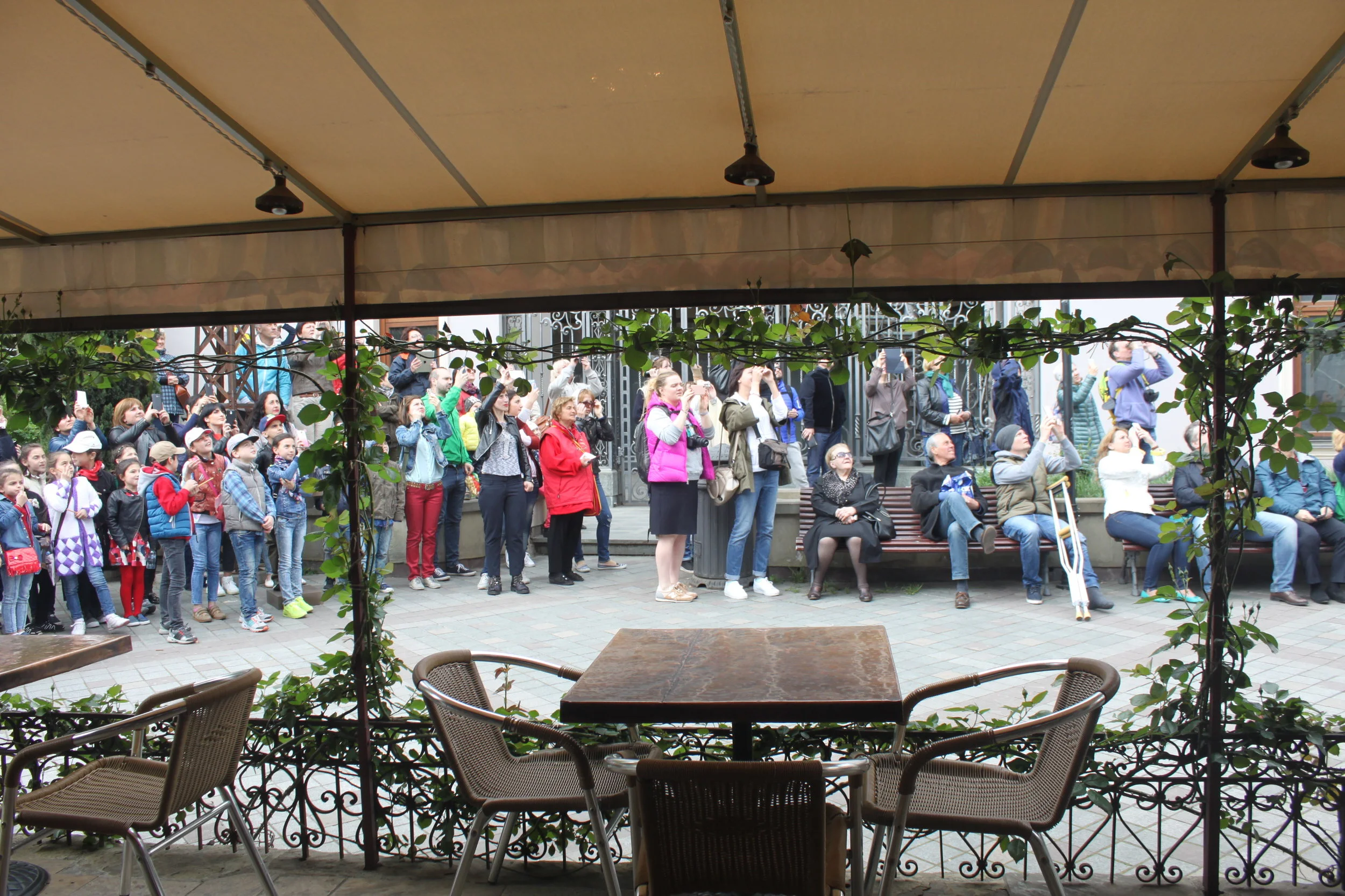 Выход на "бис" - ангел в башне театра Габриадзе (видео)