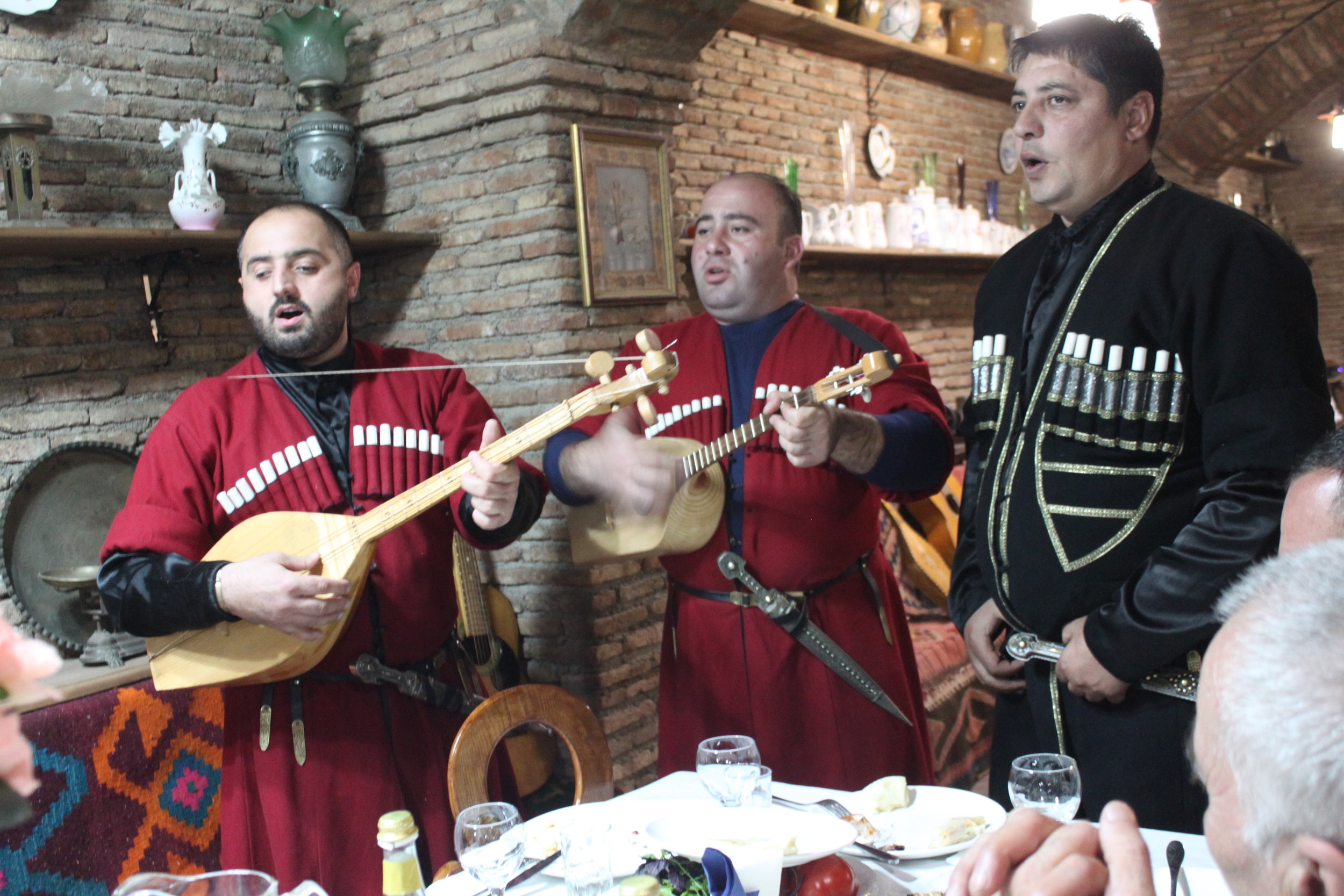 Грузинская песня называется. Музыканты грузины. Музыкальная культура Грузии. Грузины поют. Грузия фольклор.