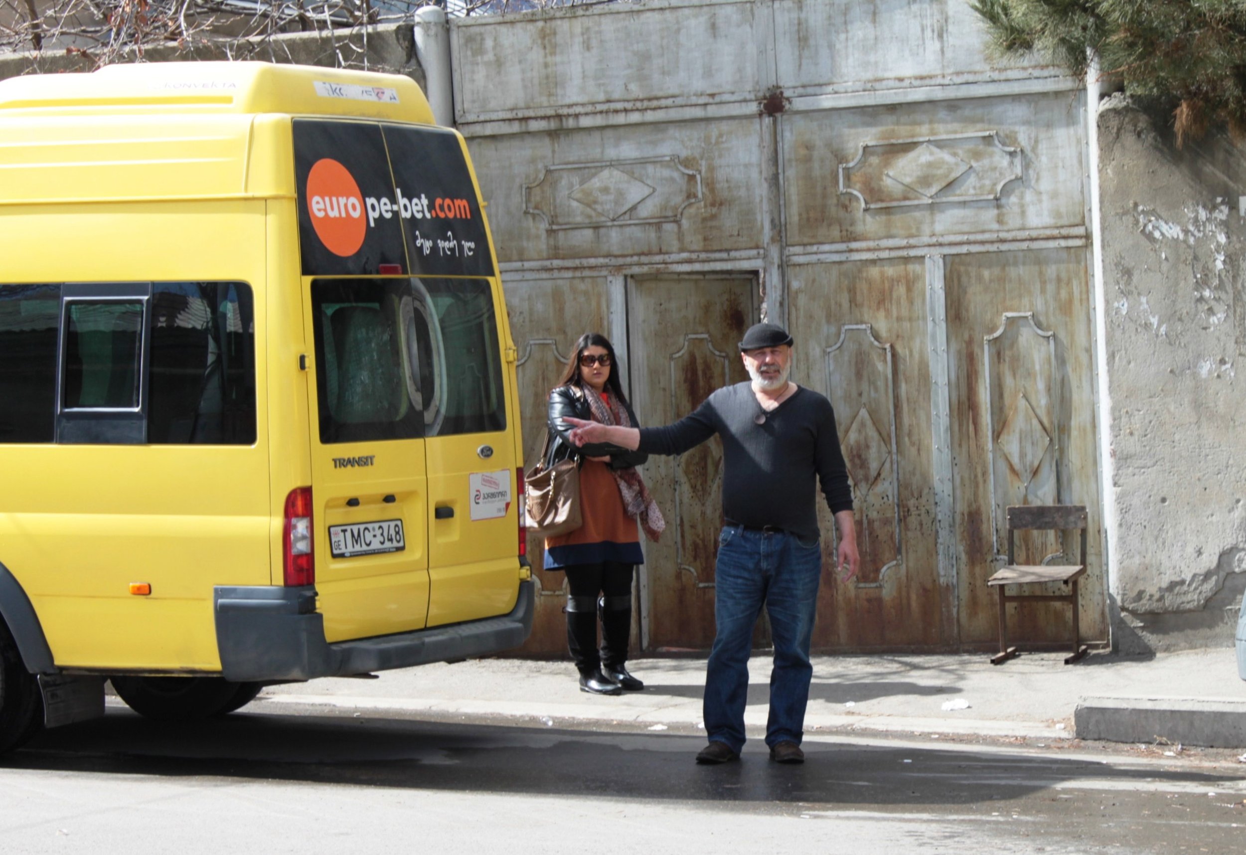 Ну вот, тащись теперь на остановку...