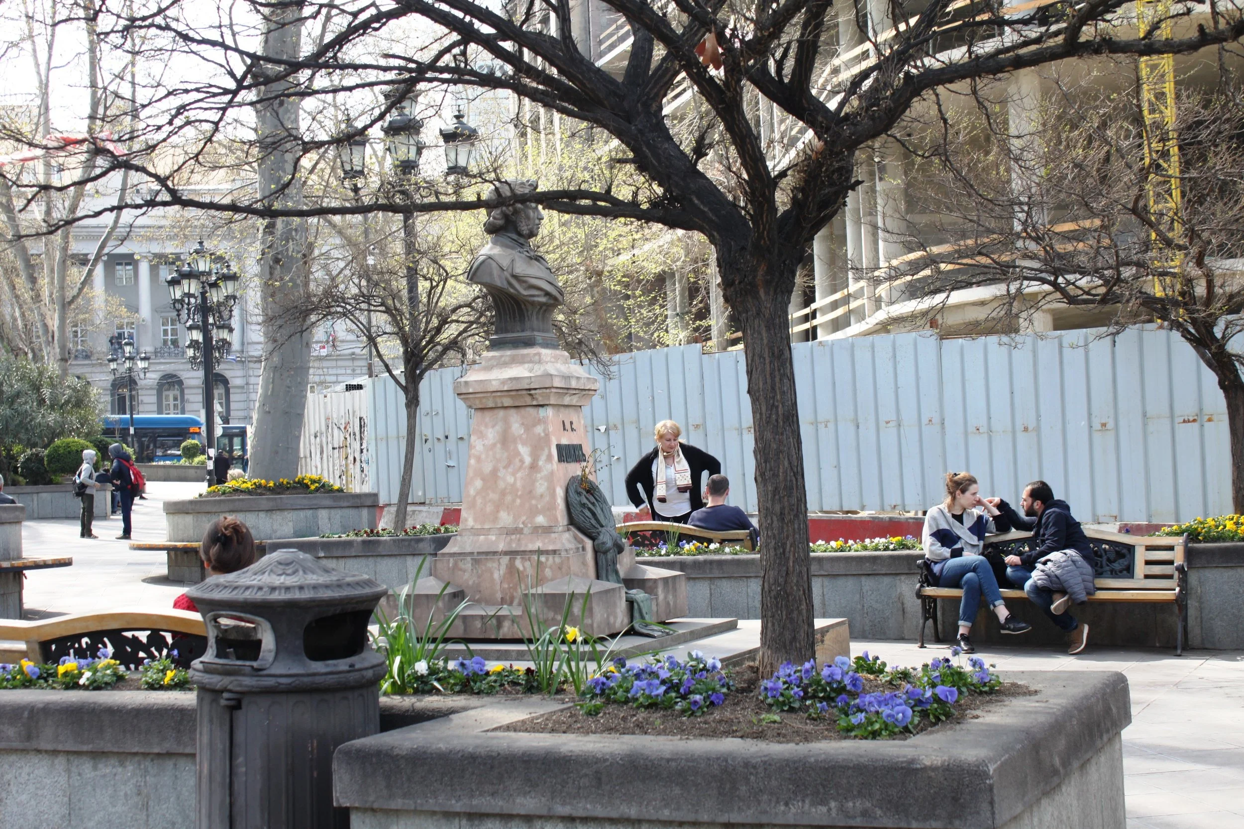 Посидеть в сквере Пушкина?