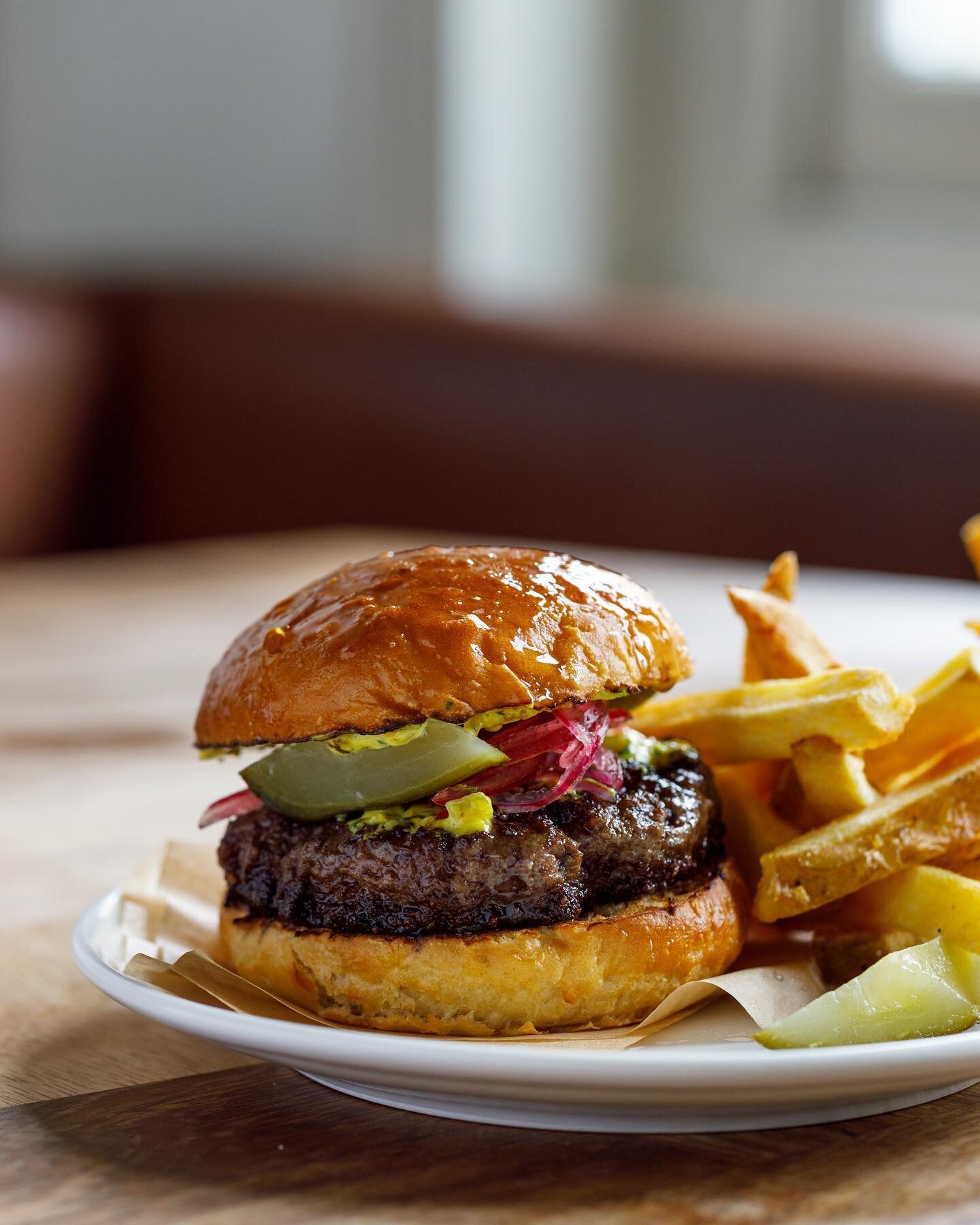 A new addition to our menu, the Marksman Burger: soft potato bun, Hereford chuck and short rib beef patty, a pickled onion and mustard seed relish, house pickles and, of course, served with very delicious hand-cut chips.
On for lunch and maybe dinner