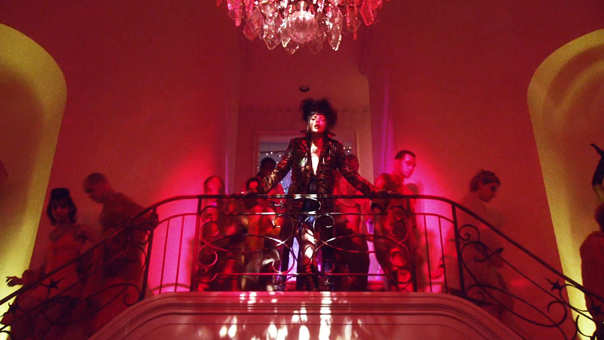 Felix Jaehn SICKO (Directors Cut).00_00_10_22.Still002.jpg