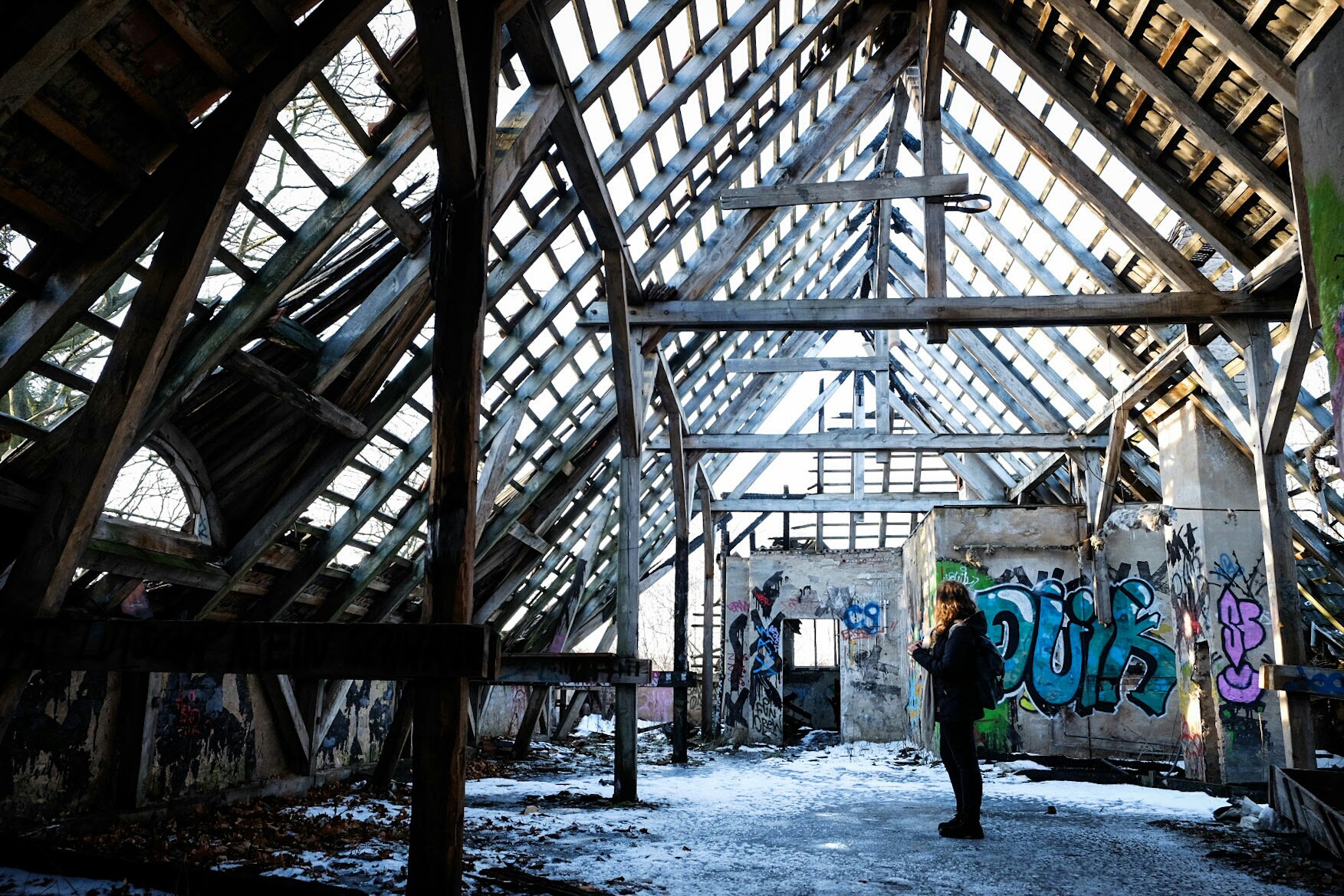 Suzanne in the abandoned hospital