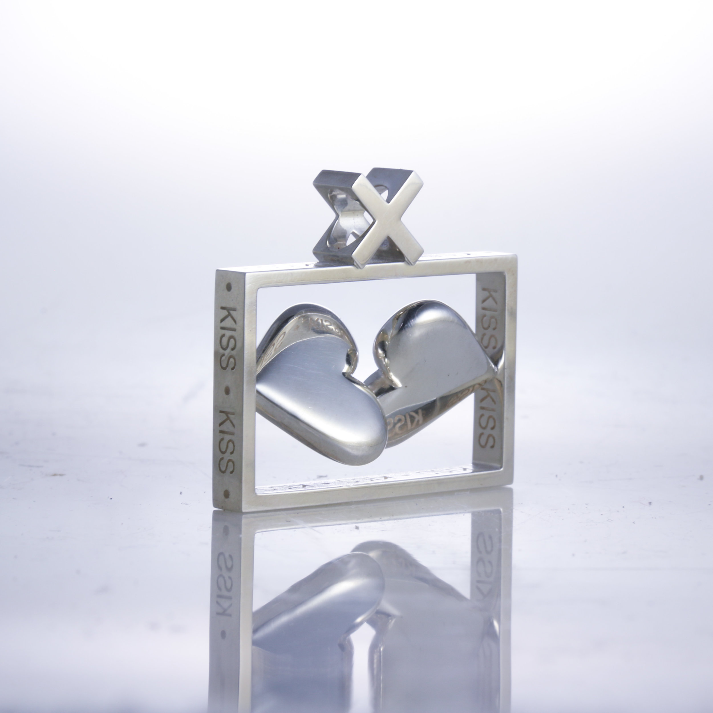   Kiss Pendant   silver 