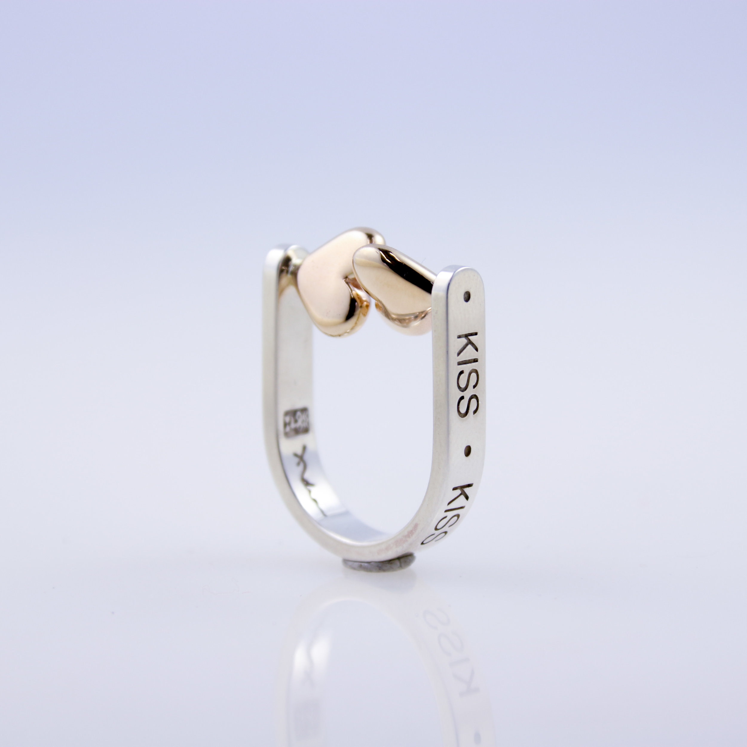   Kiss Ring   white gold, yellow gold 