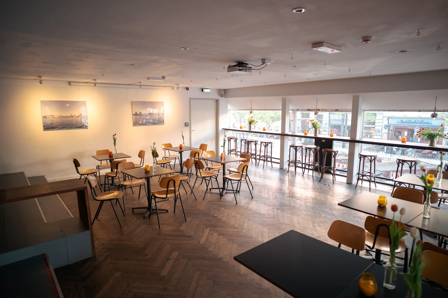 Innenansicht des Salons im Haus 73 Hamburg Sternschanze – stilvolle Räume für Business-Events