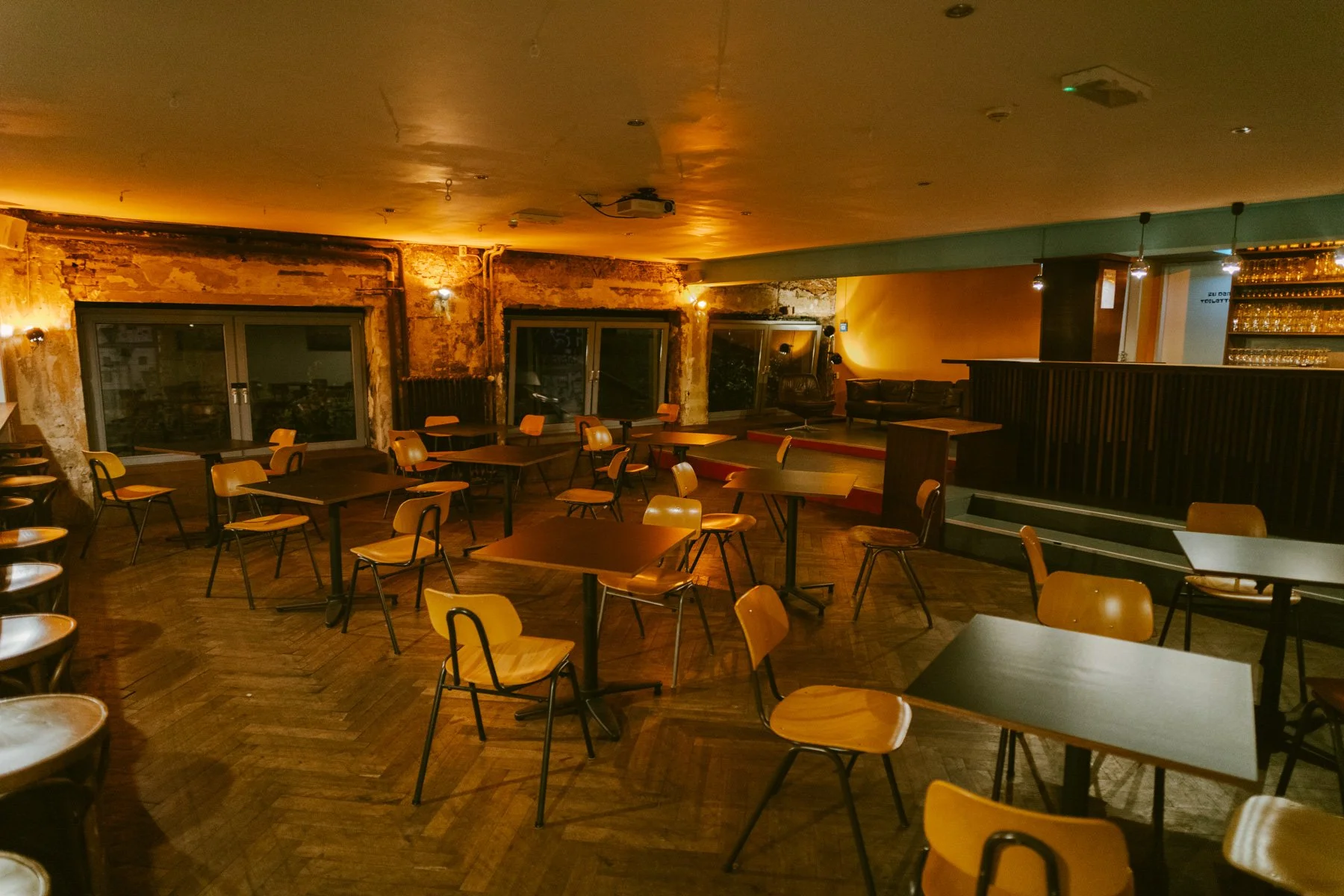 Innenansicht des Salons der Partylocation Haus 73 Hamburg – kleine Meetings und Seminare