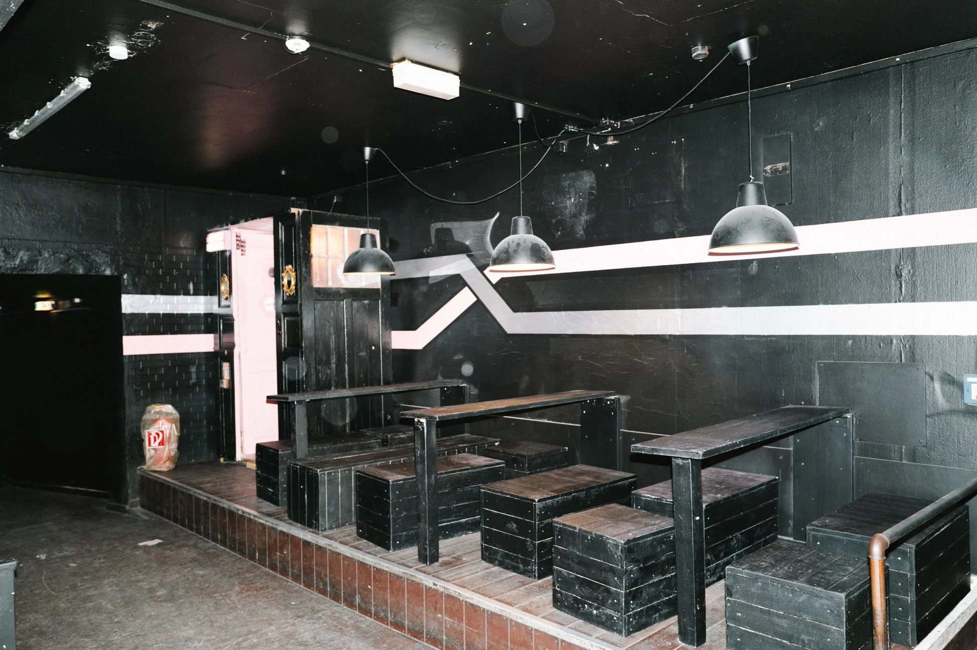 Eingang und Flur zum Anbau der Eventlocation Haus 73 Hamburg Sternschanze – Zugang für Privatfeiern und Partys