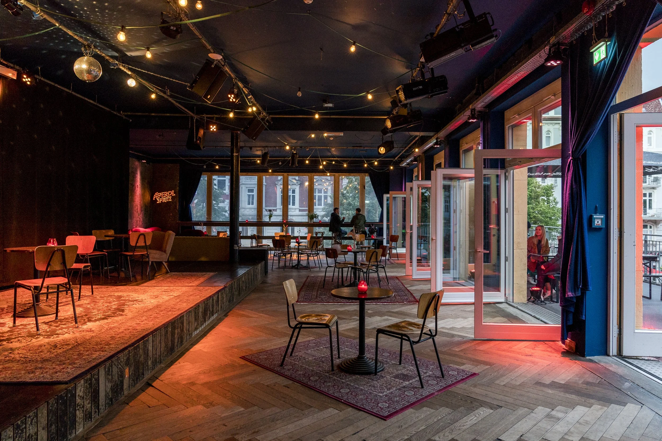 Saal der Eventlocation Haus 73 Hamburg – ideal für Privatfeiern, Geburtstage und Jubiläen