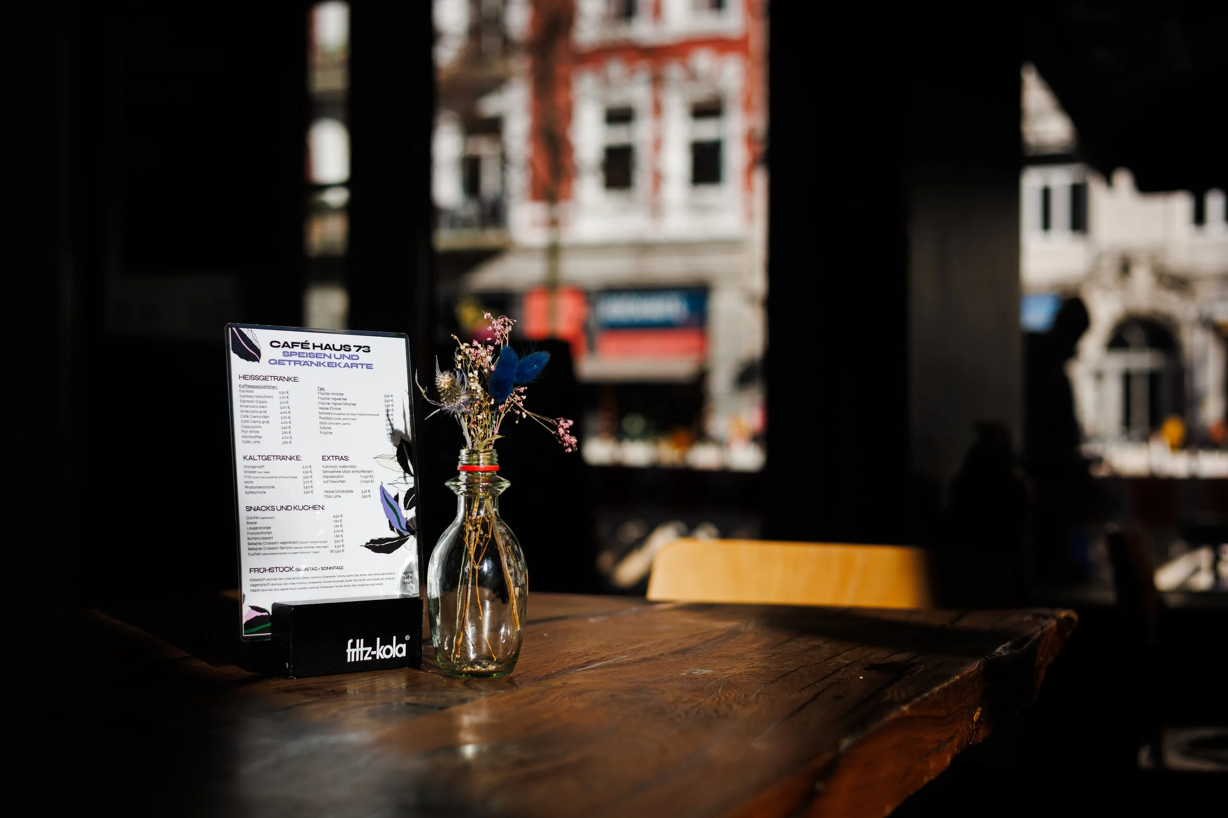 Café und Bar mit Blick auf das Schulterblatt im Schanzenviertel
